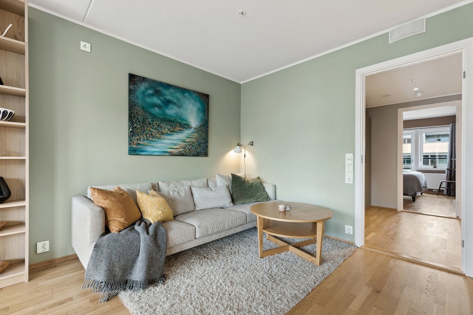 Den smarte planløsningen gjør det enkelt å skape et personlig og funksjonelt oppholdsrom. Galleribilde