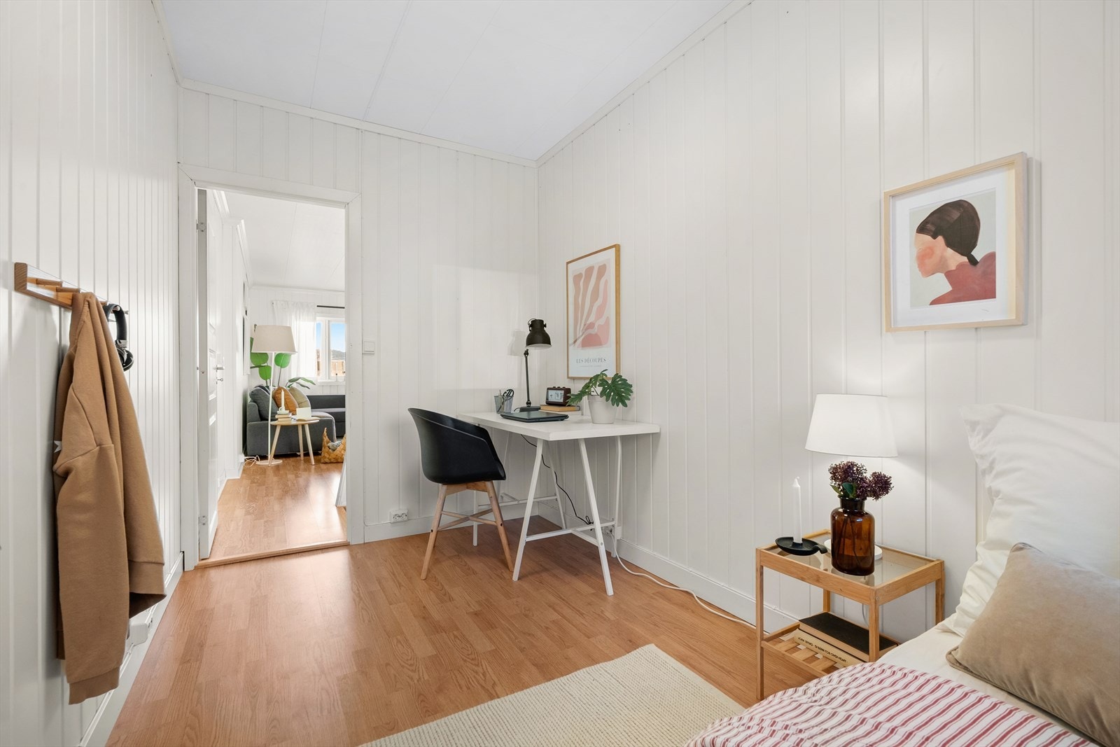 Hele etasjen har pene og lyse overfalter. Galleribilde