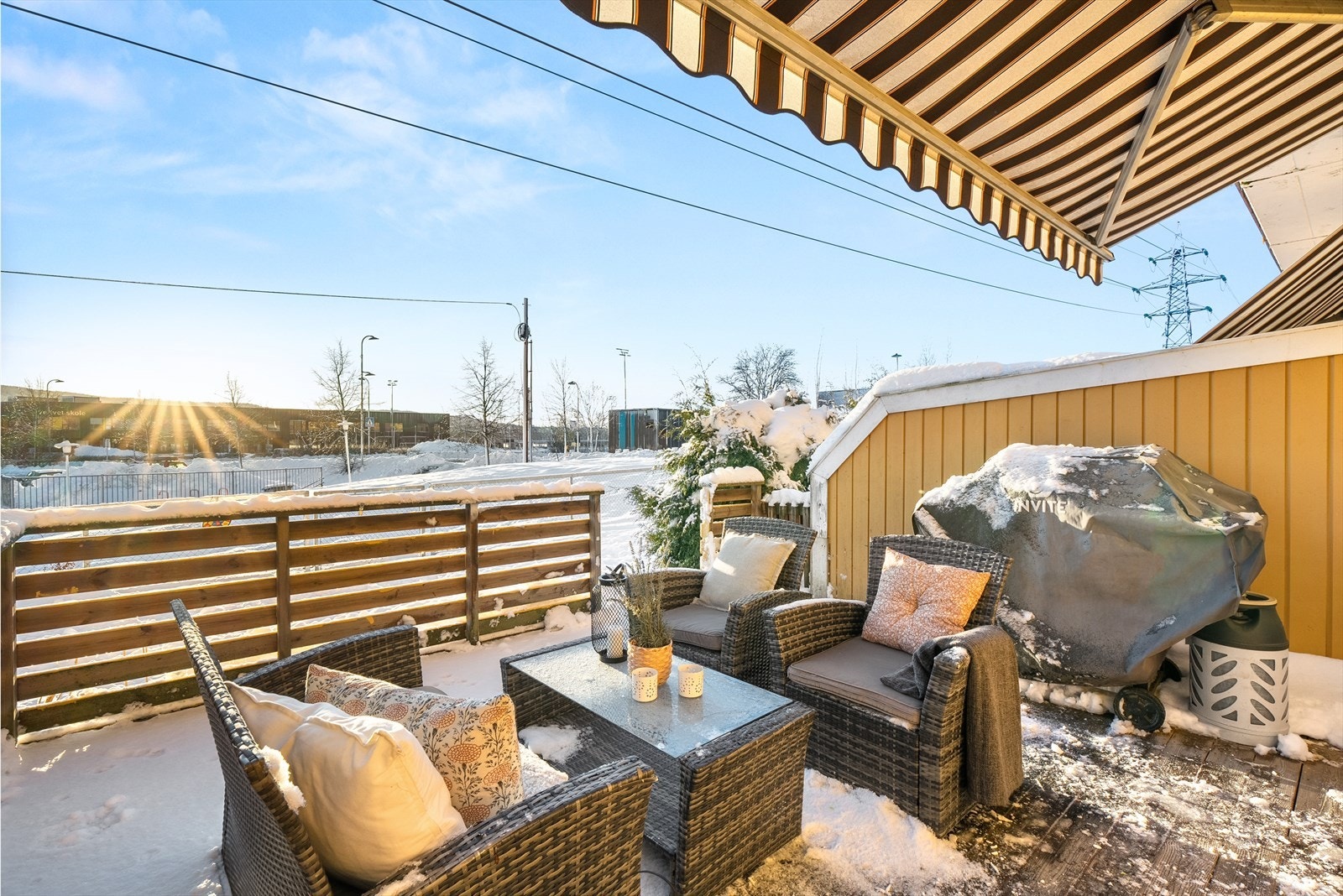 Veldig god beliggenhet i første rekke med mye sol og lite innsyn. Galleribilde