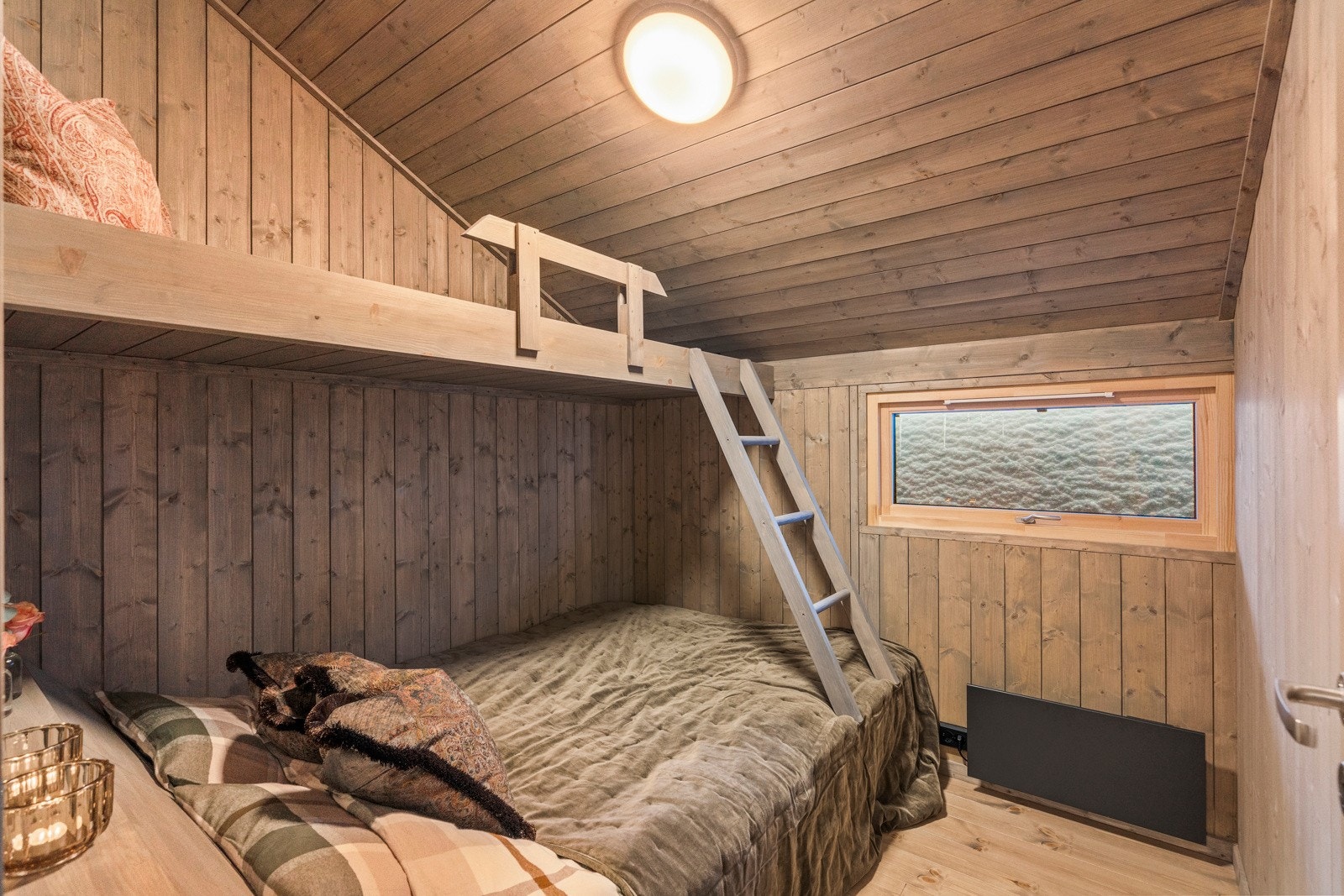 De to andre soverommene er innredet med plassbyggede køyesenger, som gir god plass til overnatting. Galleribilde