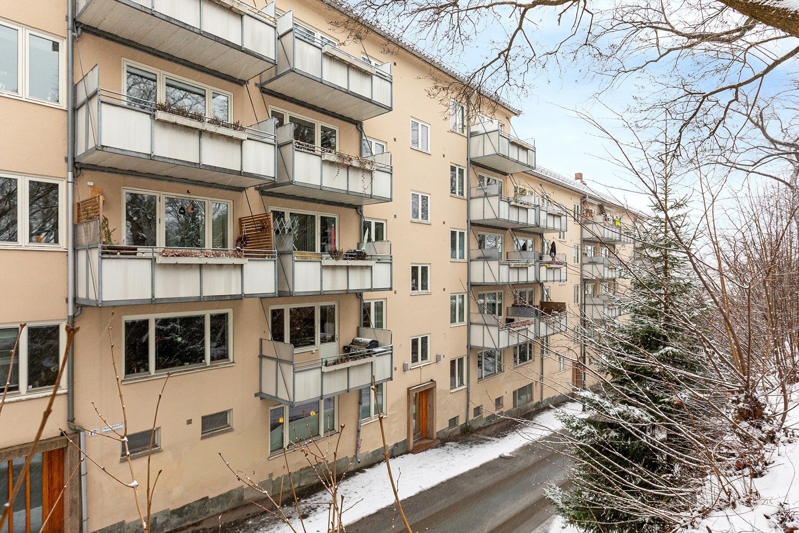 Leiligheten har en svært sentral, men tilbaketrukket beliggenhet. Galleribilde