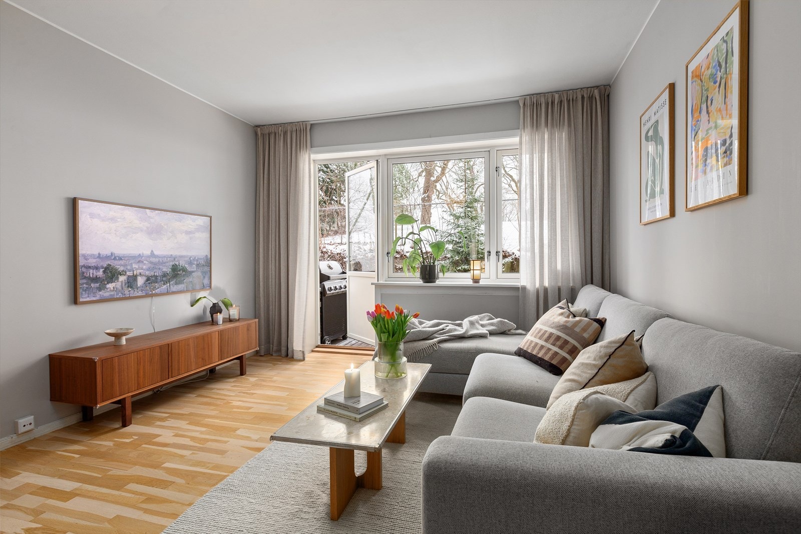 Leiligheten har en svært praktisk planløsning, og oppleves lys og luftig med godt lysinnslipp. Galleribilde