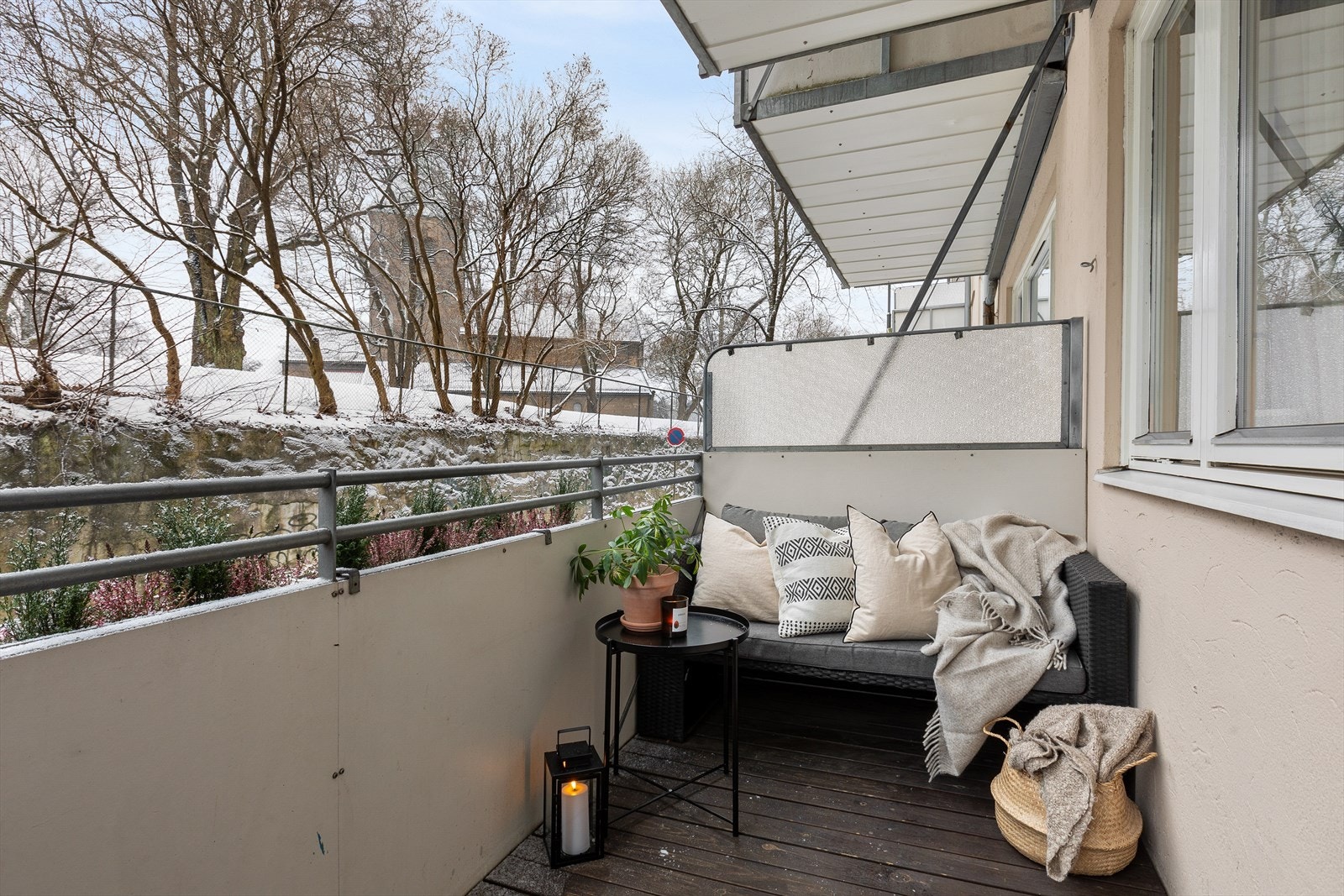 En lys og gjennomgående 3-roms med balkong. Galleribilde