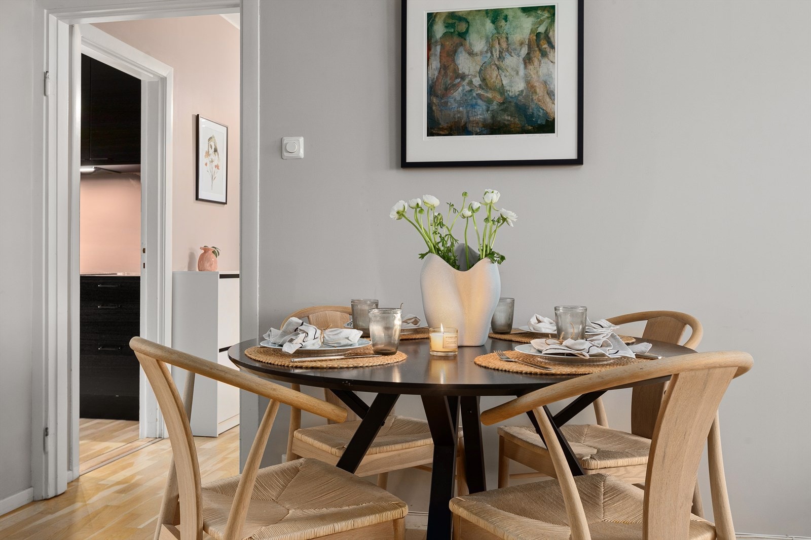 God plass til spisebord i stuen. Galleribilde