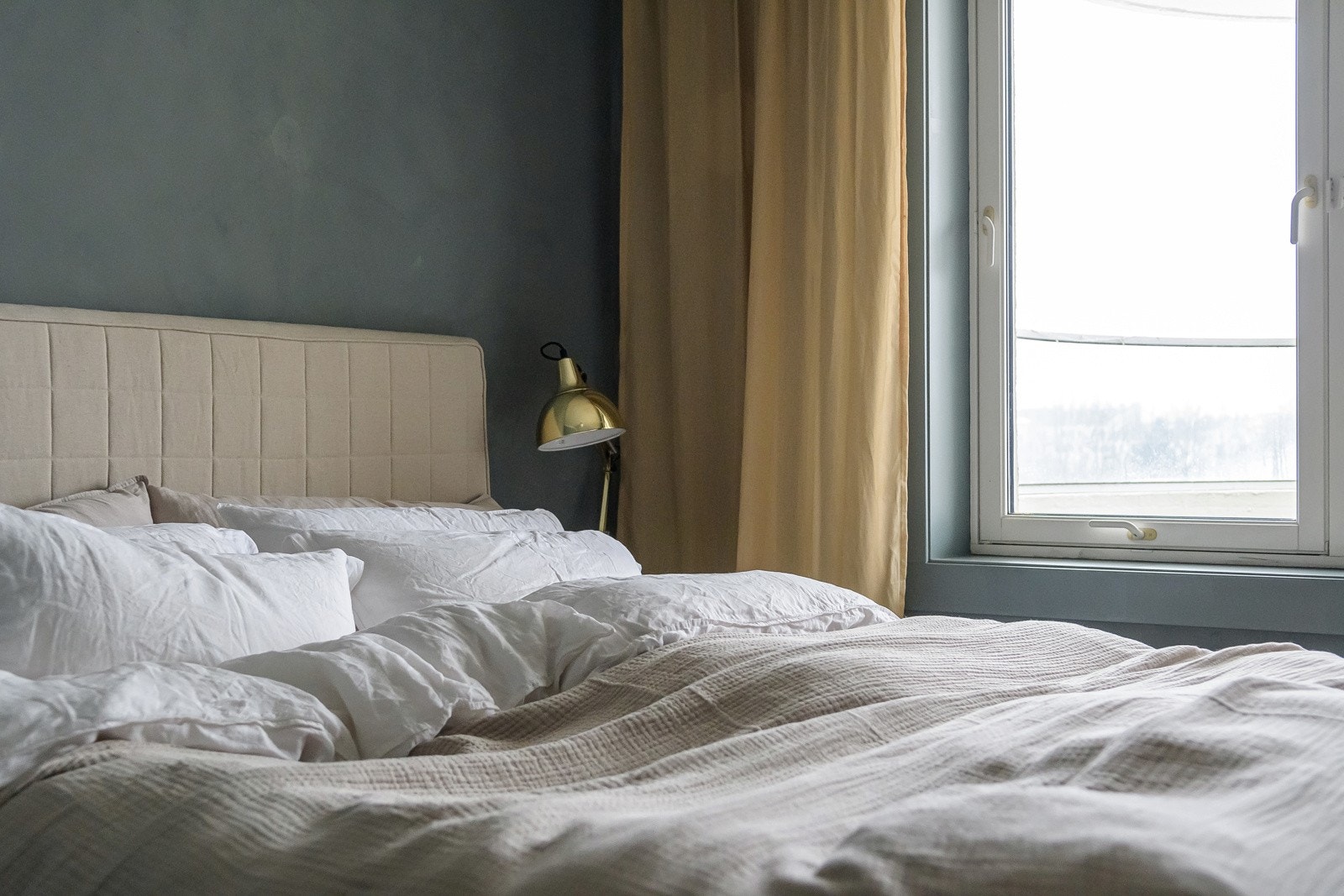 Stor vindusflate og god takhøyde gir en luftig romfølelse. Galleribilde