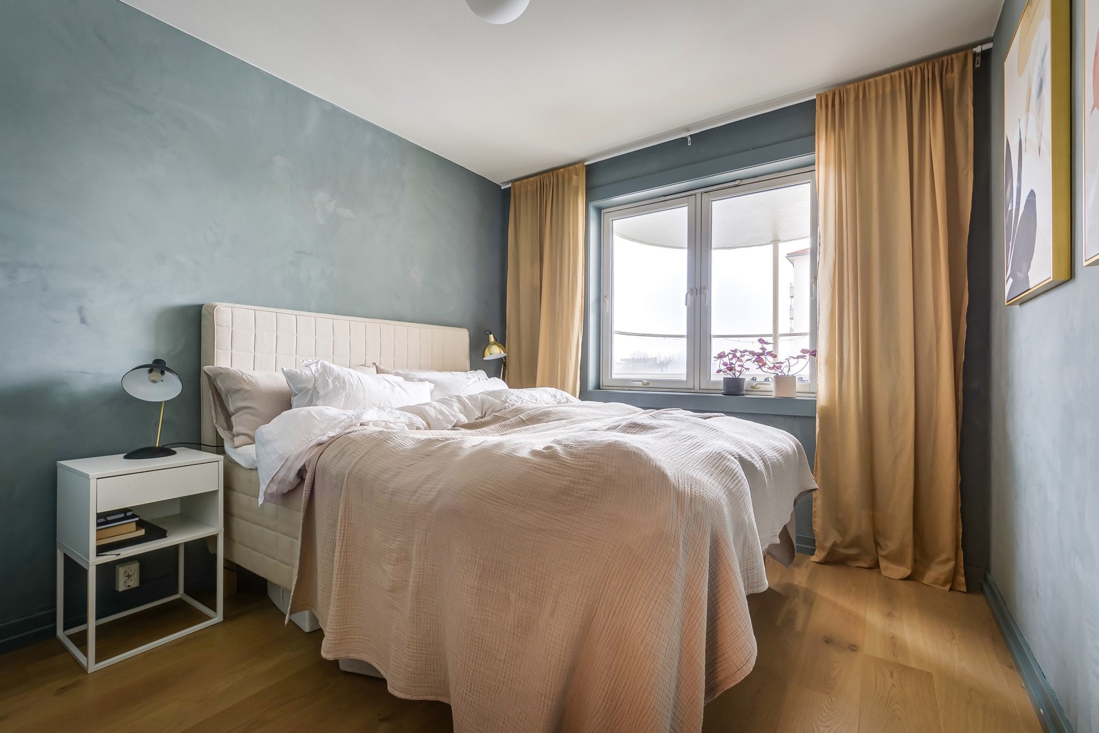 Leiligheten har et nydelig hovedsoverom. Galleribilde