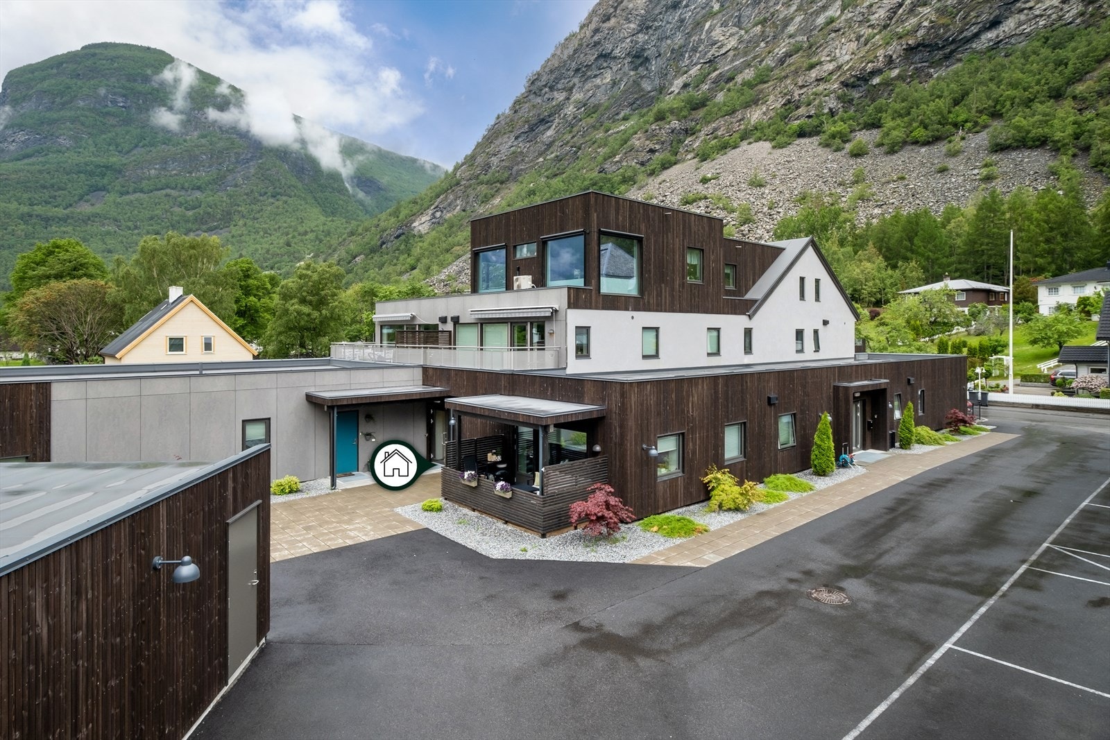 Velkommen til Storevegen 28 - presentert av Garanti Indre Sogn/v Connie Kvammen. Galleribilde