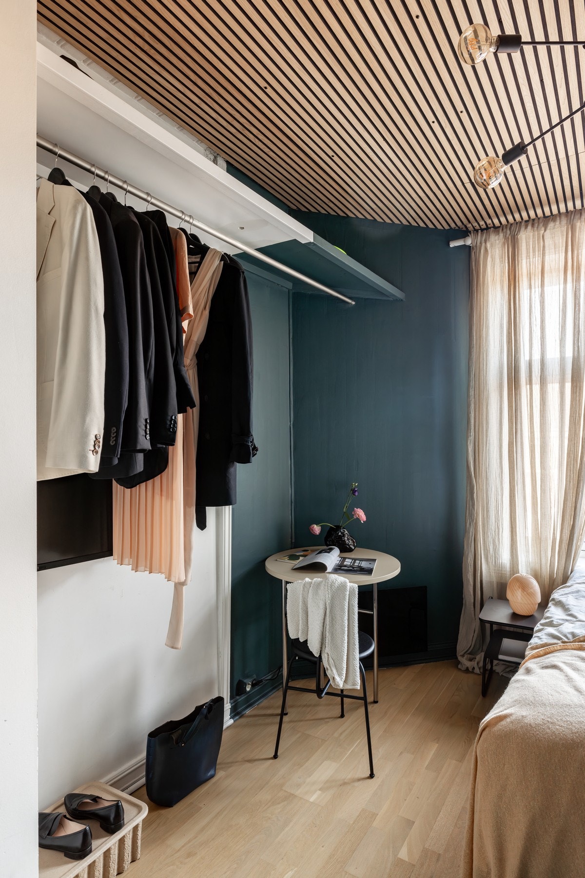 Soverommet har en rolig beliggenhet mot indre gårdsrom. Galleribilde