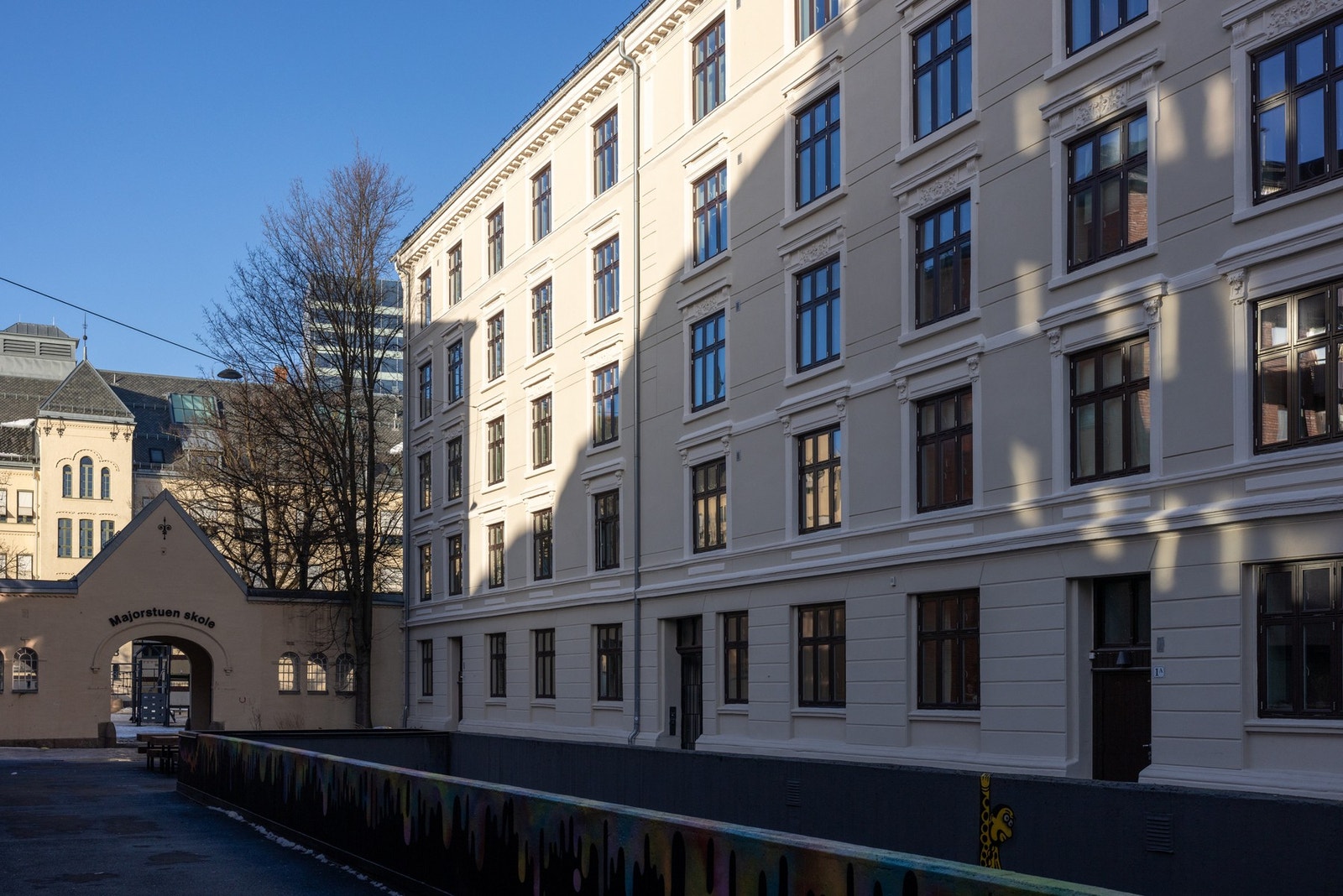 Gaten Arbos gate fikk navn i 1901 etter maleren Peter Nicolai Arbo. Galleribilde