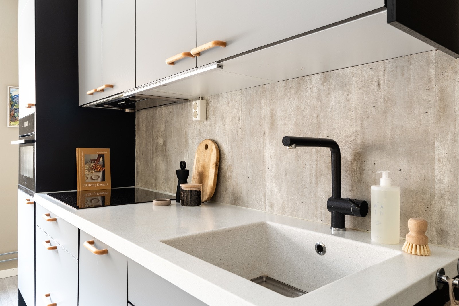 Det er kompositt benkeplate. Galleribilde