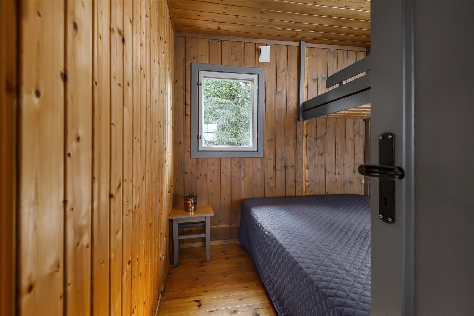 Soverom med familiekøye. Galleribilde