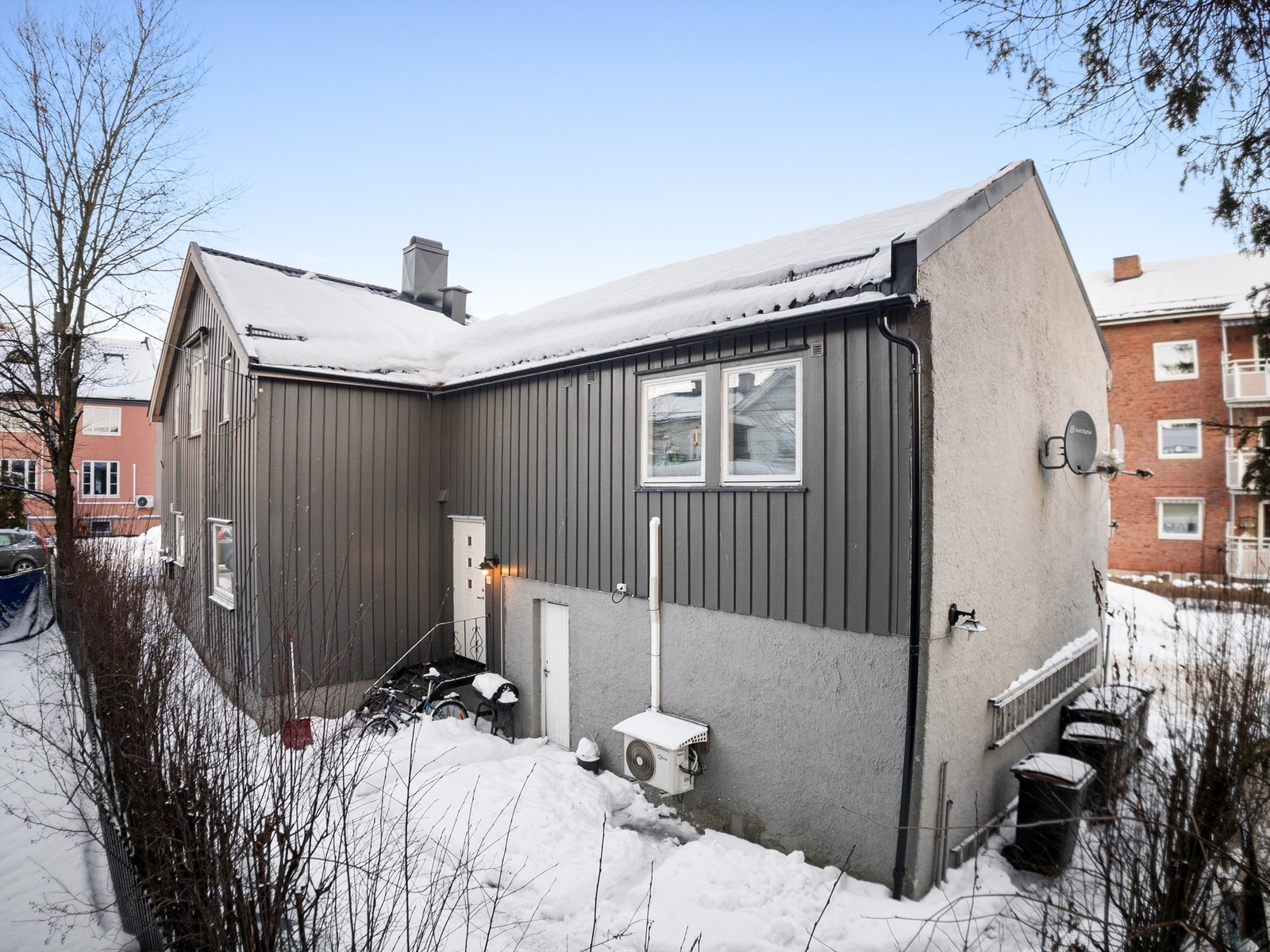 Skiftet yttertak og deler av kledningen på bygningen i 2020 Galleribilde