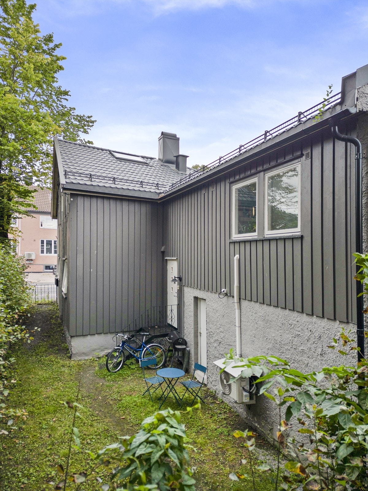 Skiftet yttertak og deler av kledningen på bygningen i 2020 Galleribilde