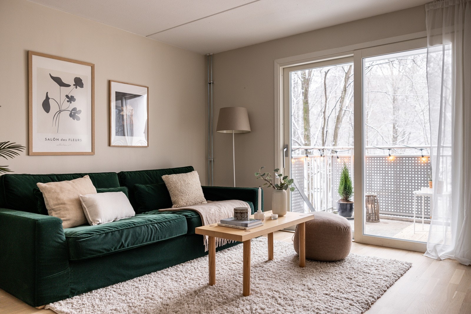 Gjennomgående og lys 3-roms beliggende flott til i byggets 2. etasje med heisadkomst. Galleribilde