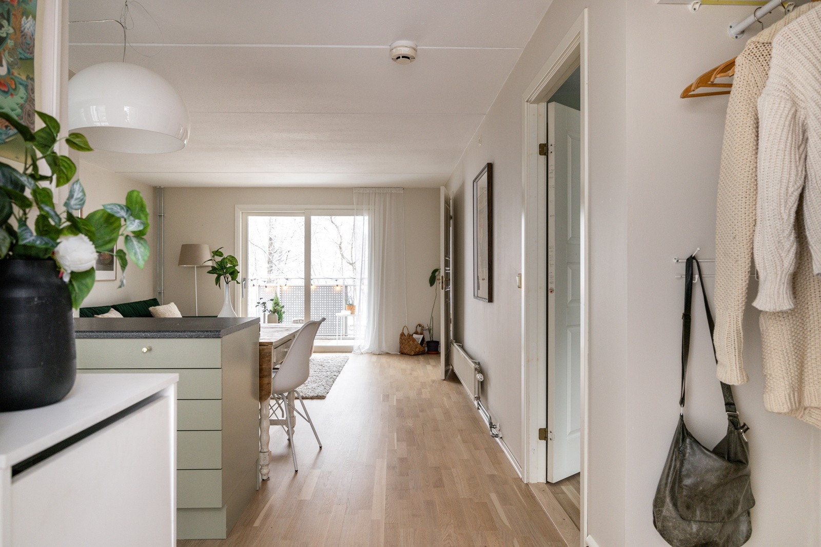 Varmtvann, fyring, kabel-tv og bredbånd er inkludert i felleskostnader. Galleribilde