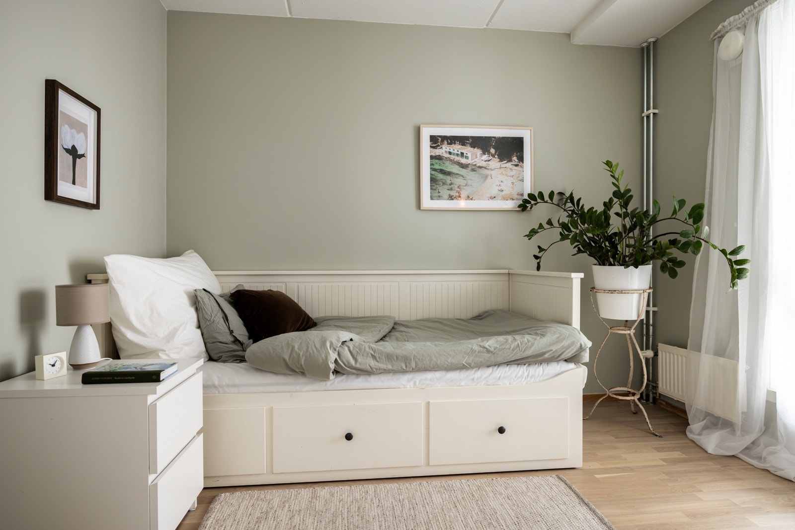 Soverom to passer utmerket til gjesterom, barnerom eller kontor - alt etter eget ønske og behov. Galleribilde