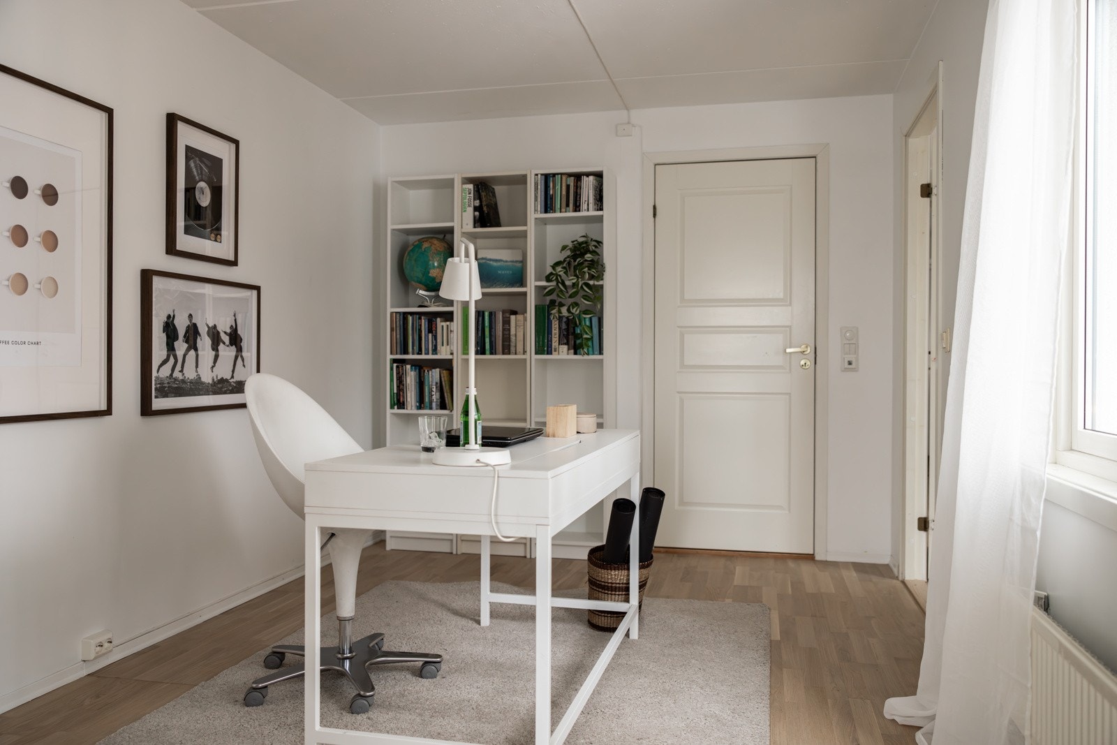 Mellomgang / kontor mellom hovedsoverom og baderom. Galleribilde