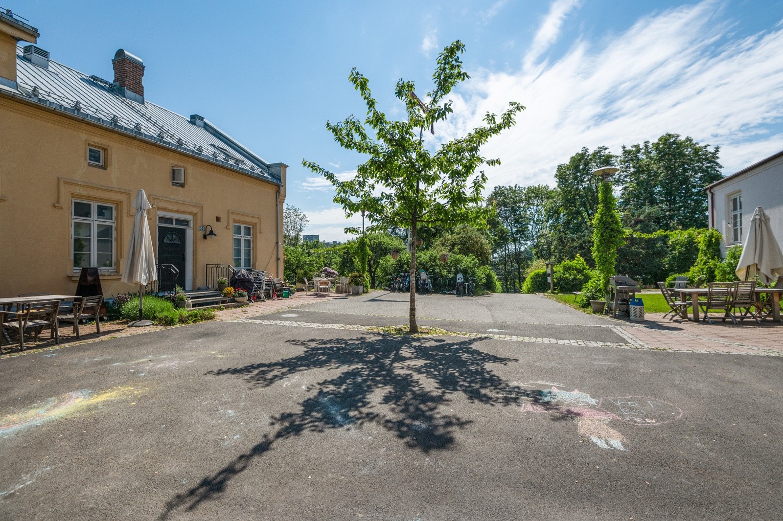 Fra svalgang kommer en rett inn i sameiets flotte fellesarealer i "Edens hage" Galleribilde