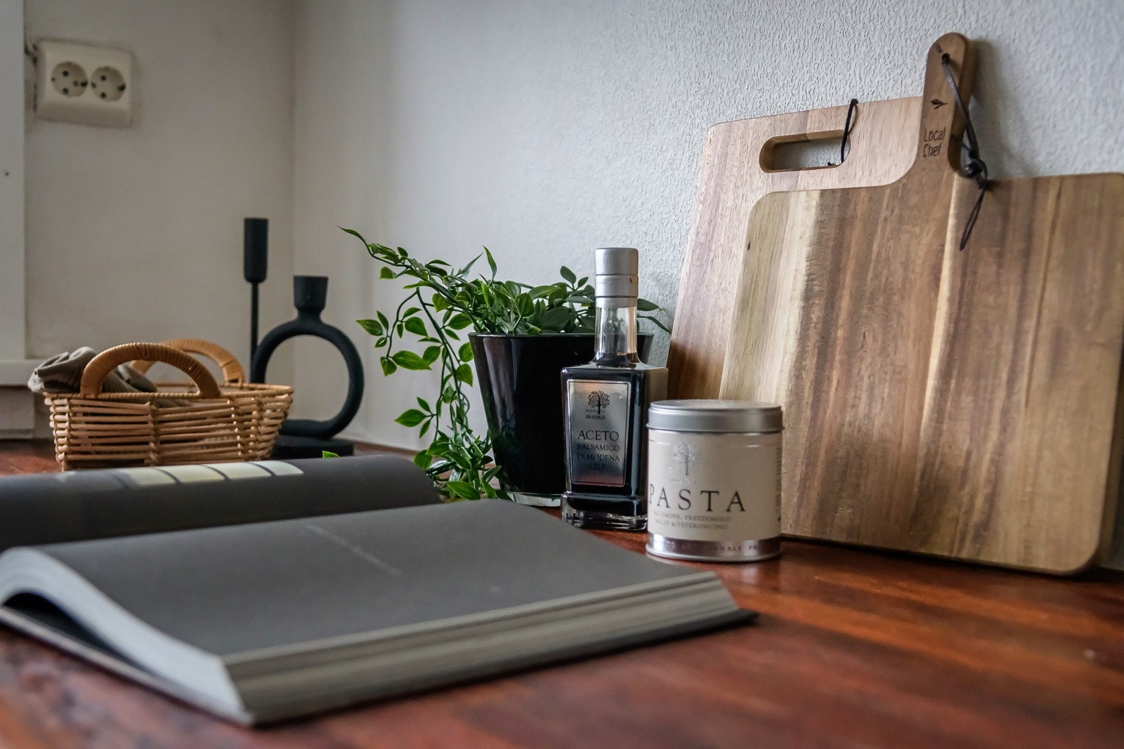 Benkeplate er nyslipt og behandlet. Galleribilde