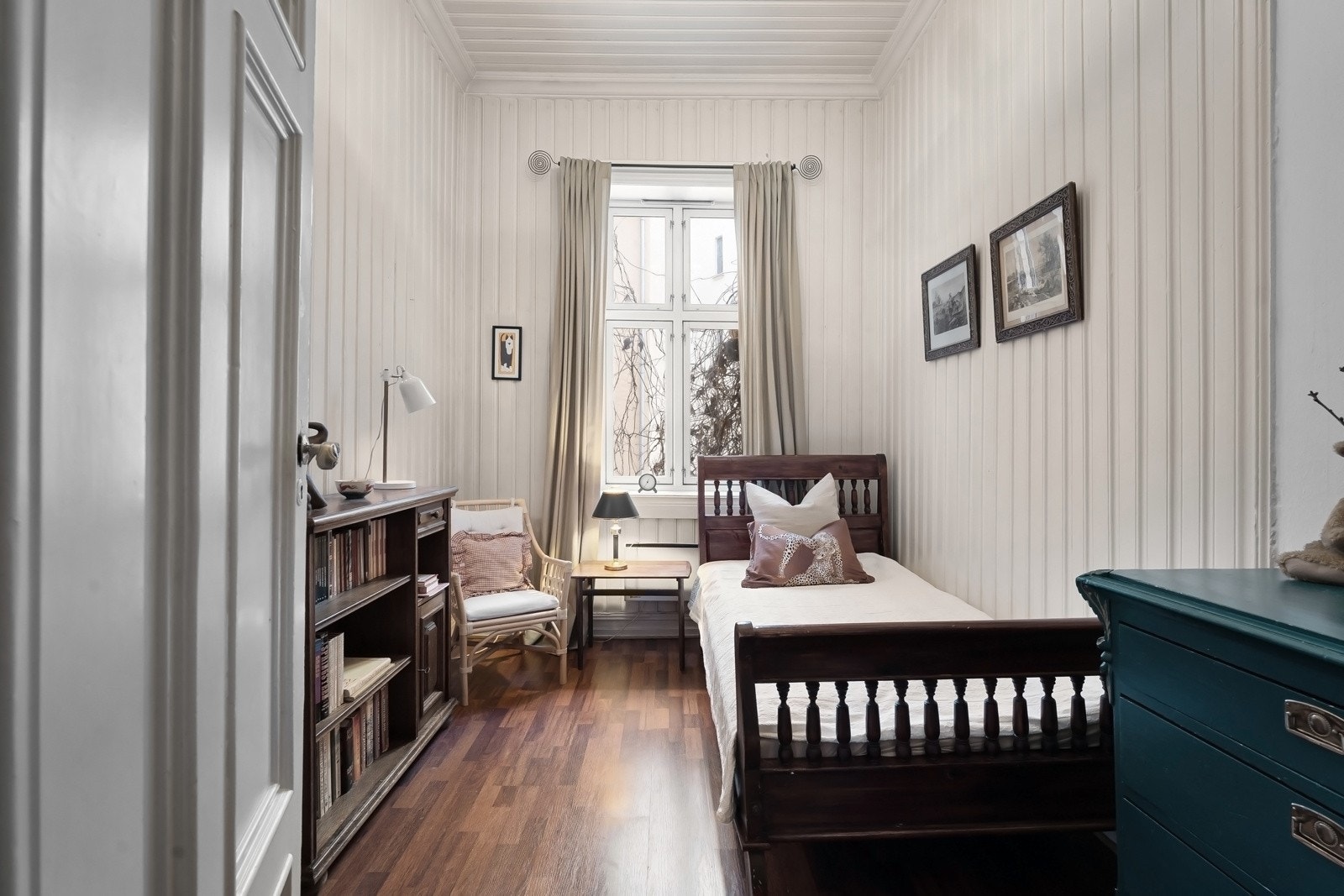 Soverom nummer 2 er av god størrelse og egner seg som barnerom, gjesterom eller kontor Galleribilde