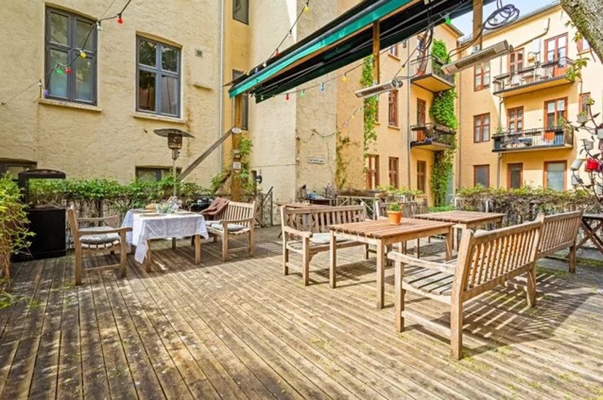 Bakgård Galleribilde