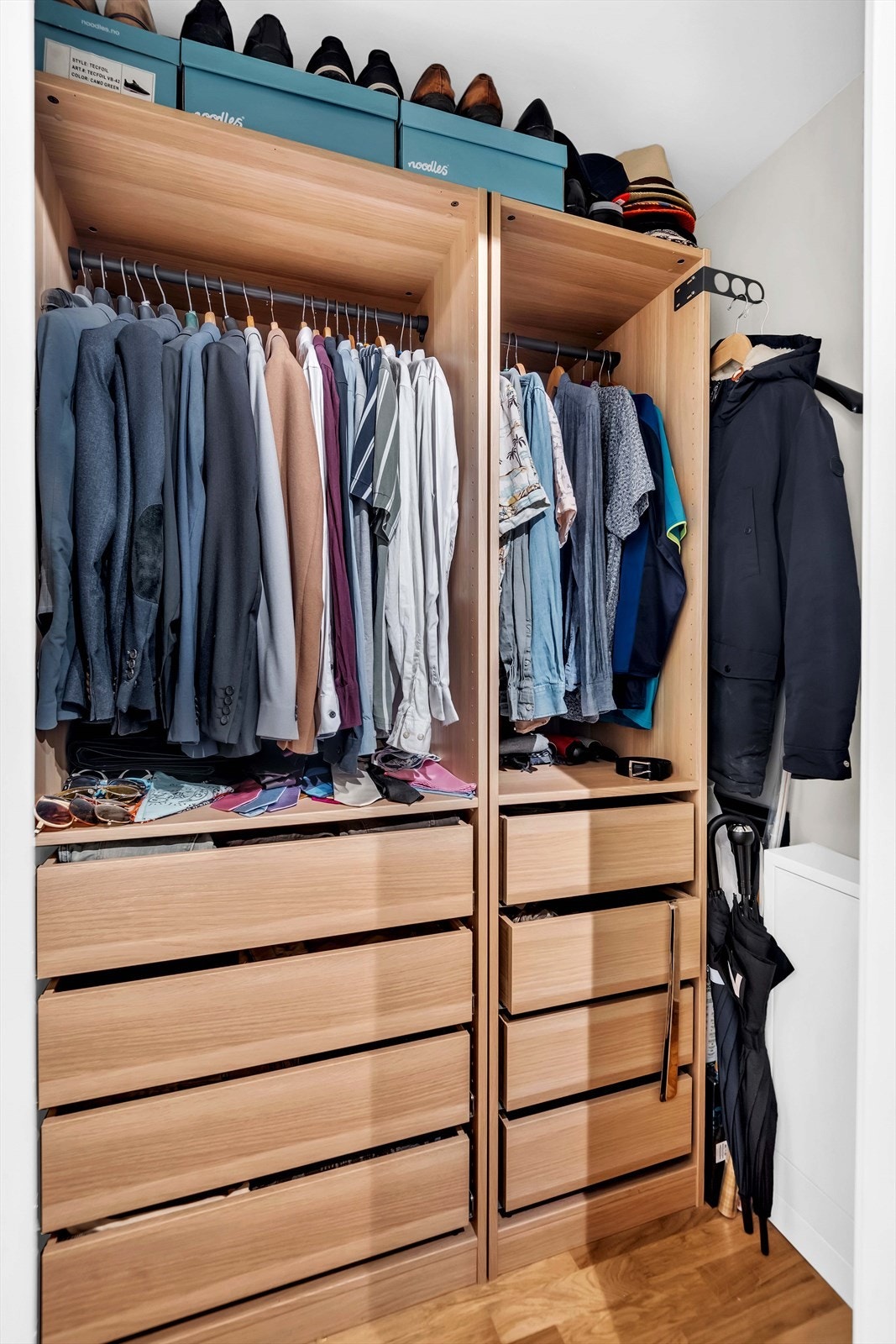 Bod blir brukt til omkledningsrom. Rommet er ikke godkjent som bod, men oppholdsrom. Galleribilde