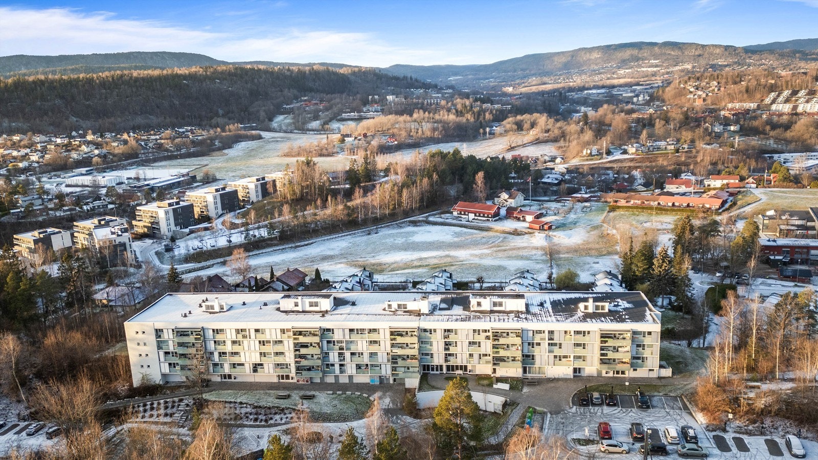 I gangavstand har man Sandvika, turmuligheter, tog og buss. Galleribilde