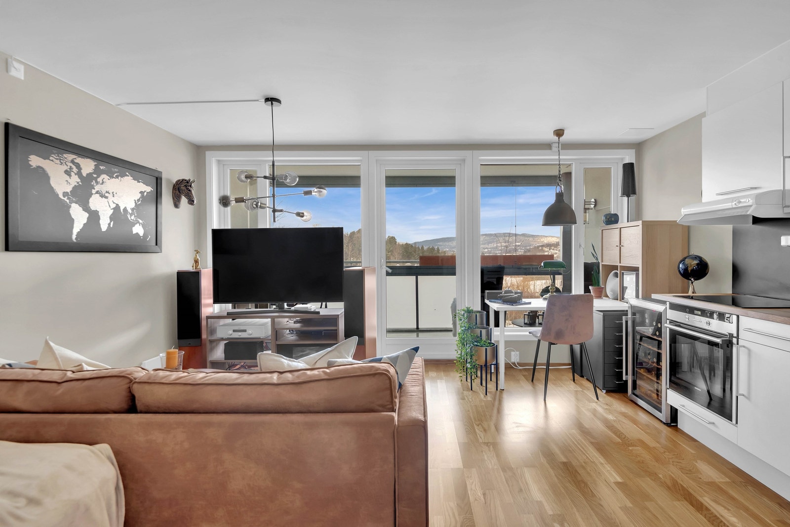 Lys og åpen stue perfekt for avslapning! Galleribilde