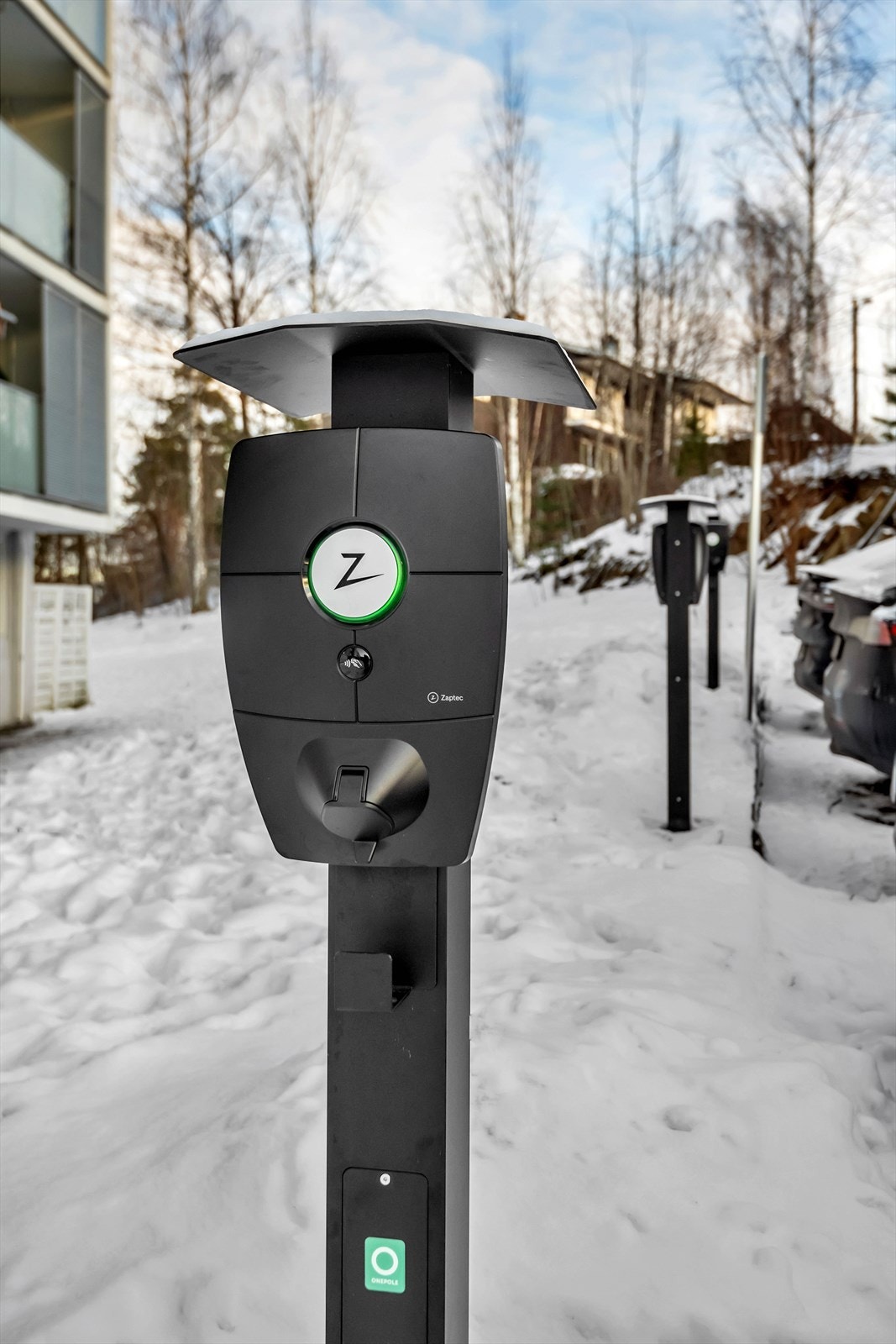 Iht. husordensregler så blir parkeringsplasser tildelt beboere i borettslaget. Videre har hver husstand med bil rett til en parkeringsplass. Galleribilde