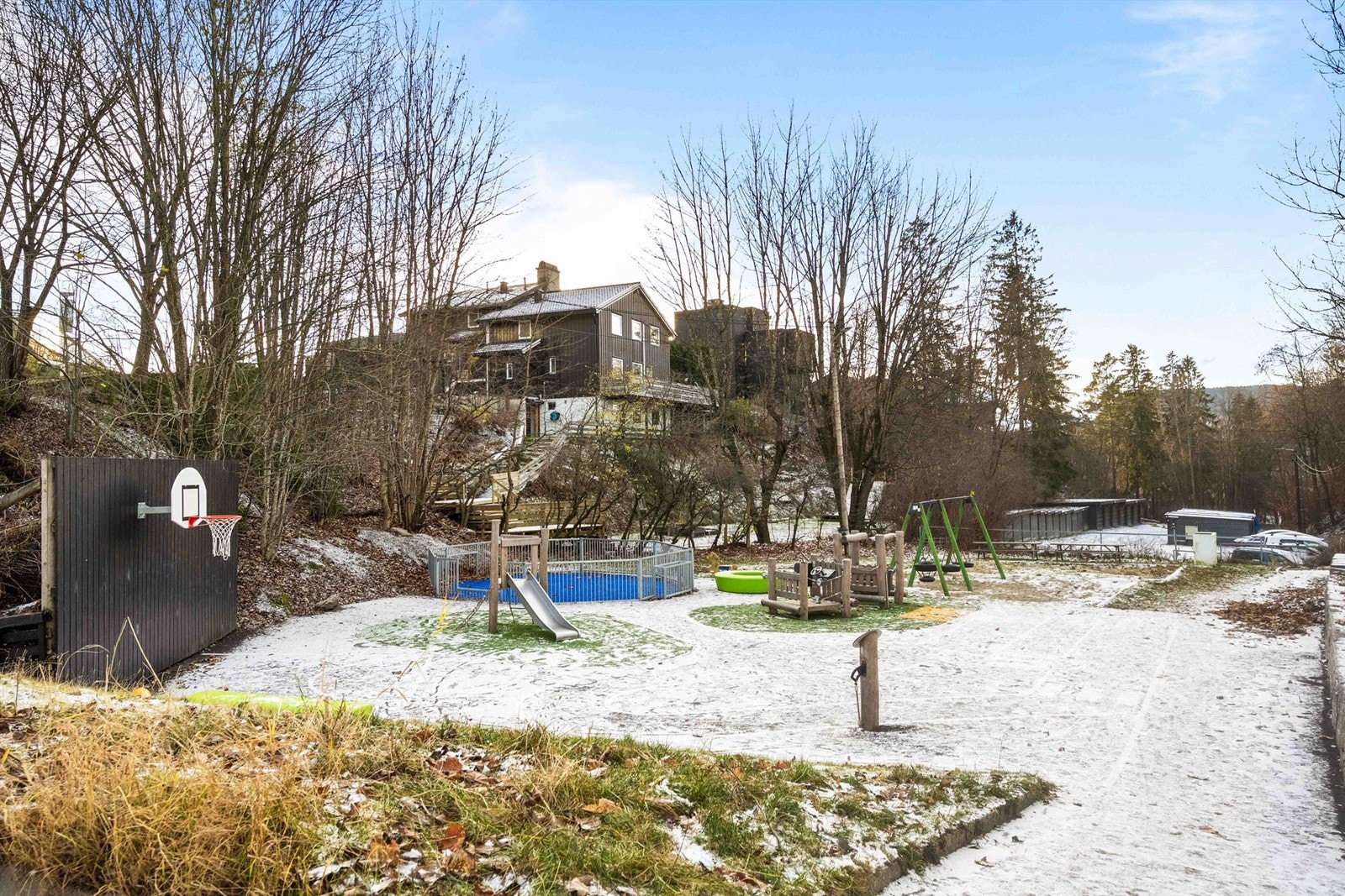 Fine lekeområder rett utenfor inngangen. Galleribilde