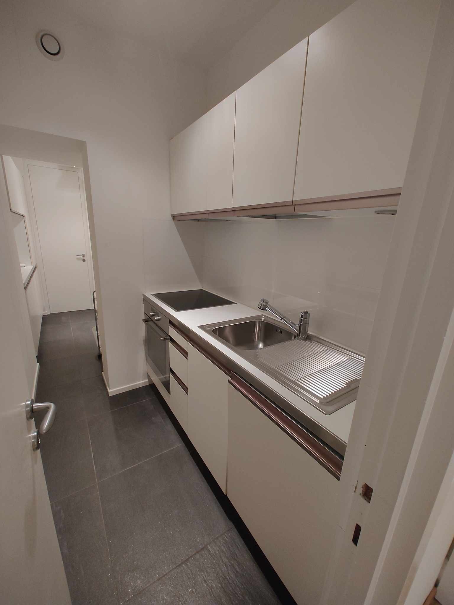 Kjøkken (som lett kan utvides og innlemmes i åpen løsning med spisestuen) Galleribilde