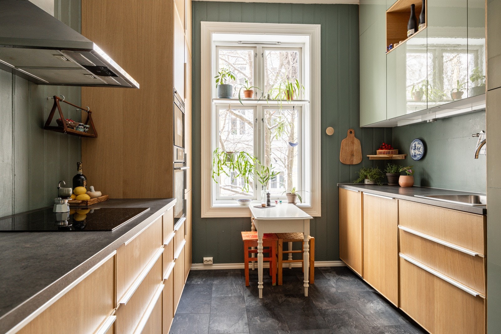 Leiligheten har et pent kjøkken oppusset i 2018. Galleribilde