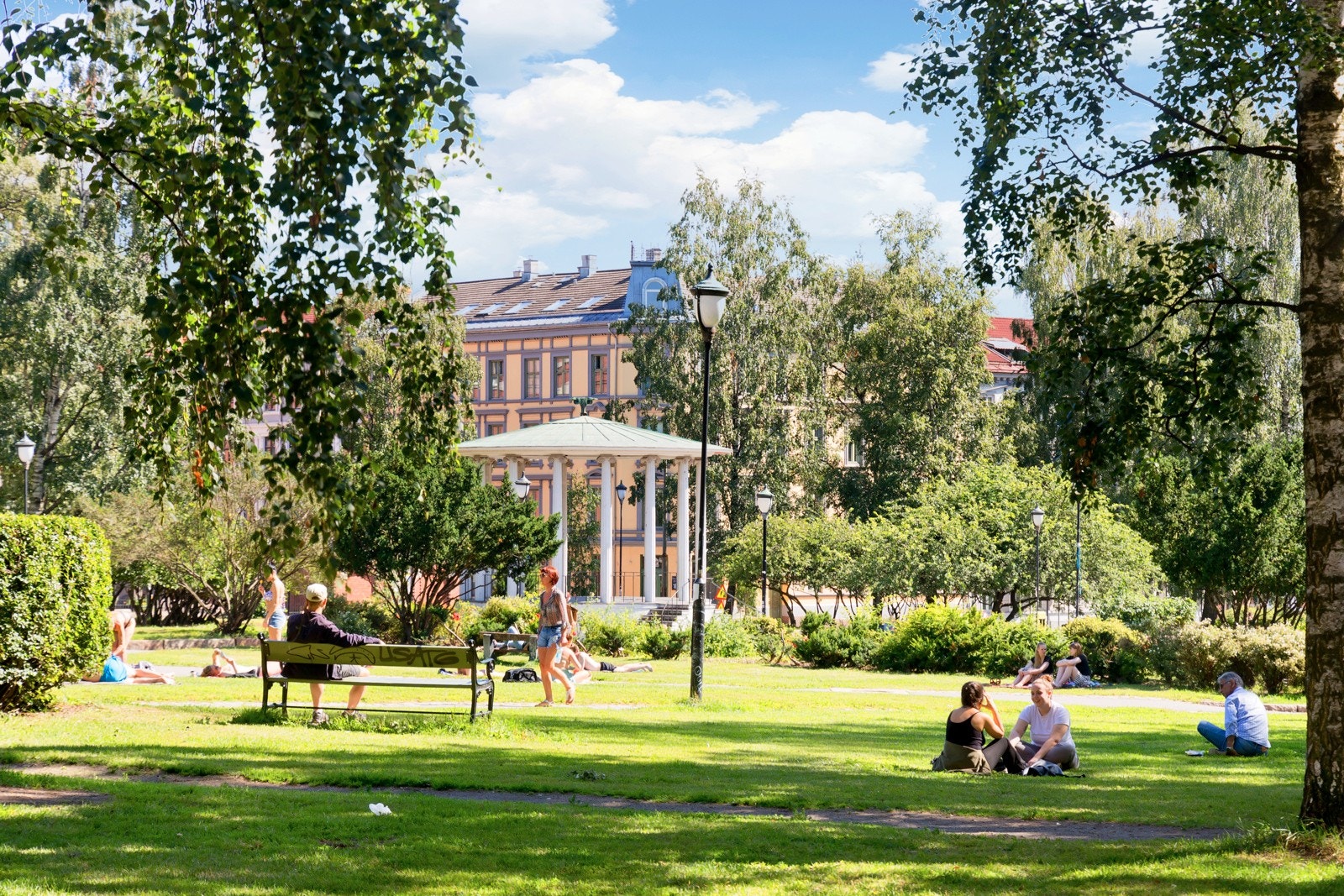 Hva med å ta med seg en deilig kopp kaffe fra Tim Wendelboe å nyte i Birkelunden? Mulighetene er mange, og best av alt - bare et lite stykke unna. Galleribilde