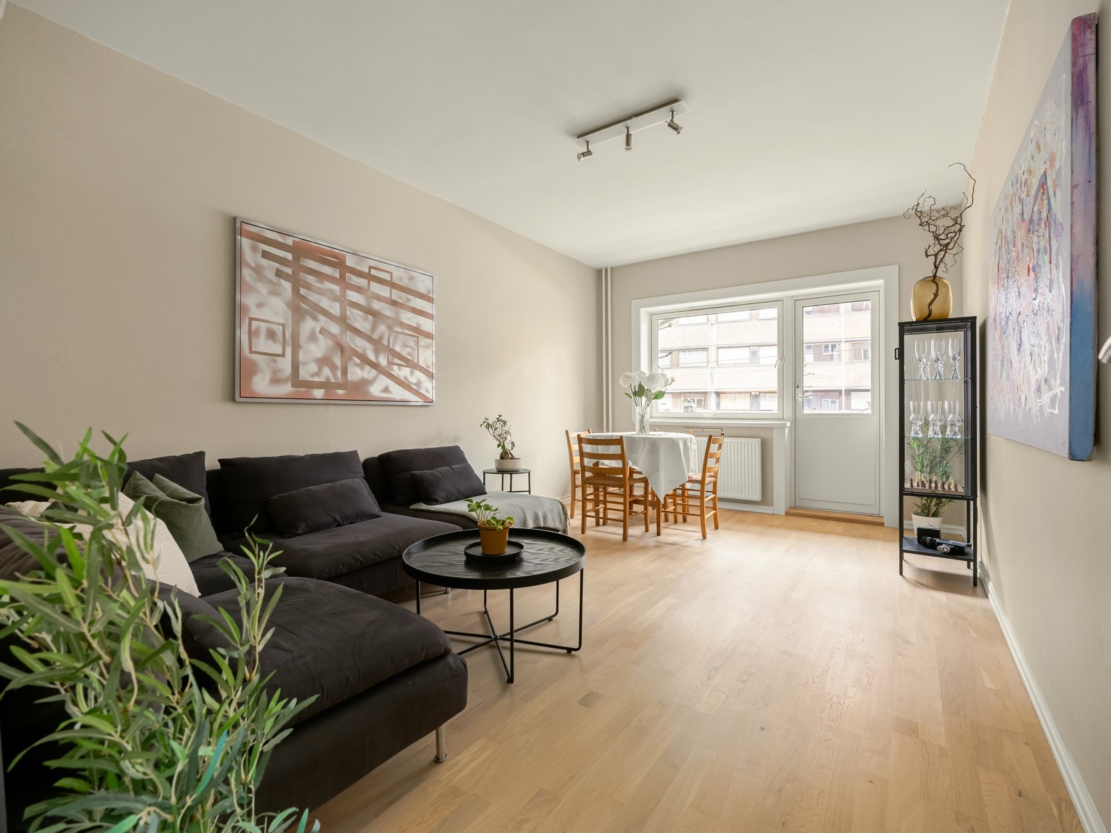 Velkommen til hjertet av Sofienberg/Carl Berner og denne fine leiligheten! Galleribilde