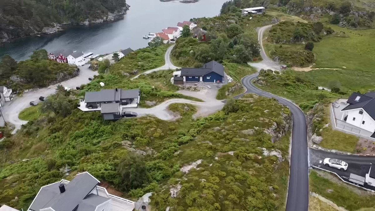 Hyttetomt i Gilsvågen presentert av Aktiv Laguneparken ved Fredrik Tøsdal Galleribilde