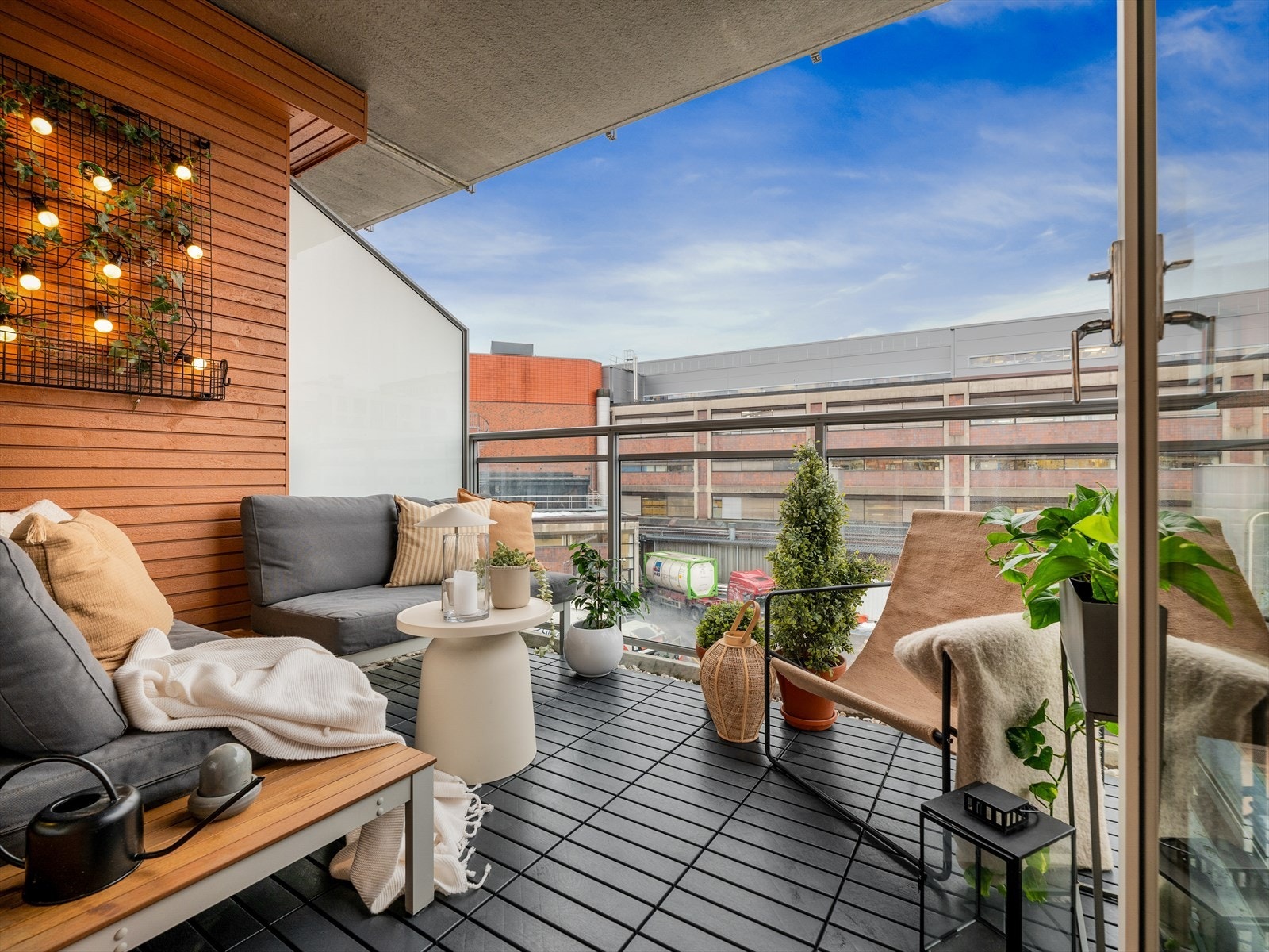 - Fra stuen har du tilgangen til en nordvest-vest balkong på ca. 7 m² - Galleribilde