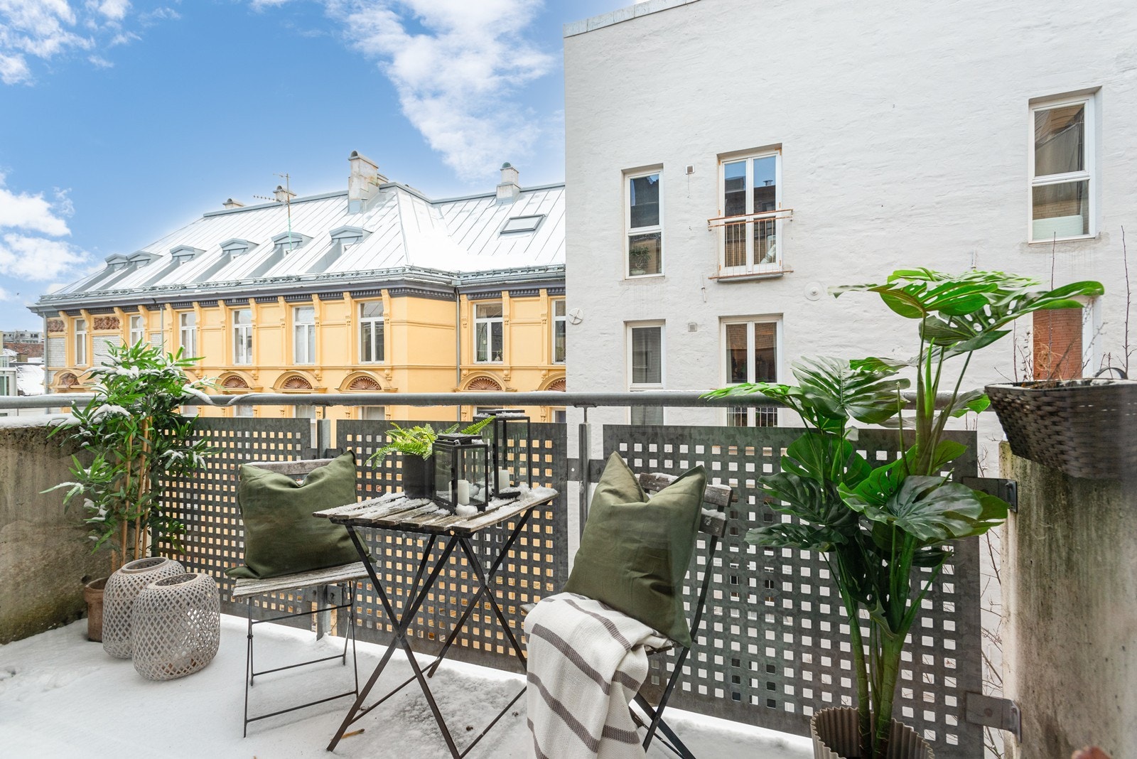 Stor balkong med plass til utemøbler - et perfekt sted for late sommerdager! Galleribilde