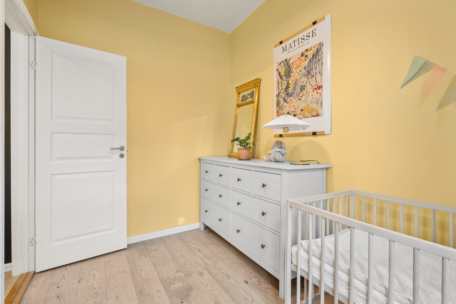 Rommet kan brukes som barnerom, gjesterom eller kontor- alt etter ønske og behov! Galleribilde