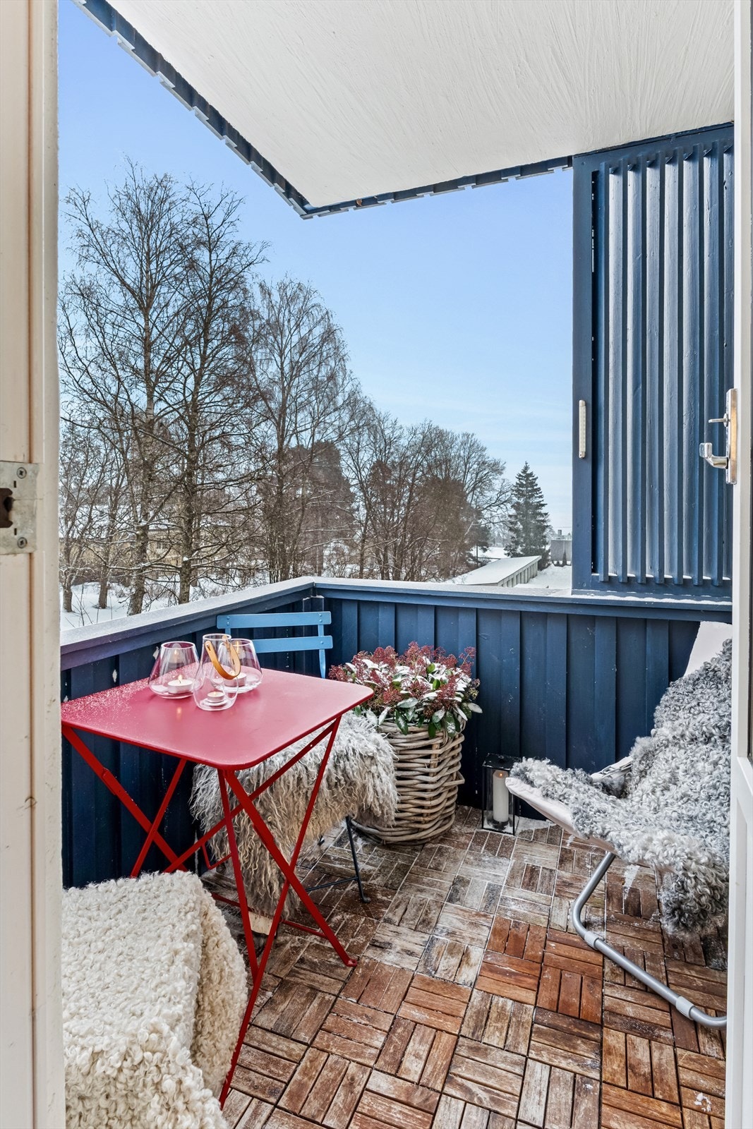 Fra stuen er det utgang til en flott østvendt balkong med plass for utemøblement og gode solforhold. Galleribilde