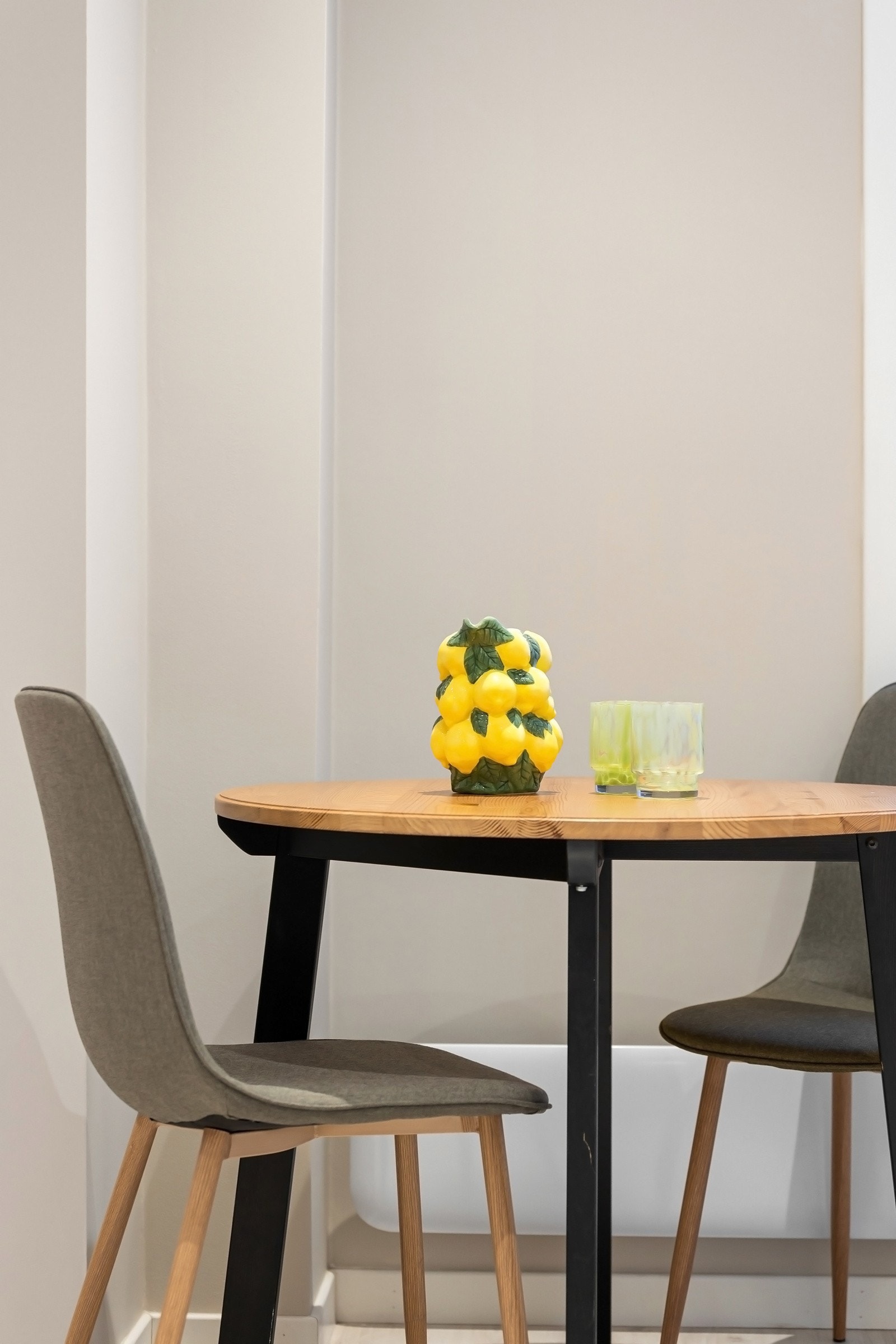 Naturlig plass for spiseplass mellom stue og kjøkken Galleribilde