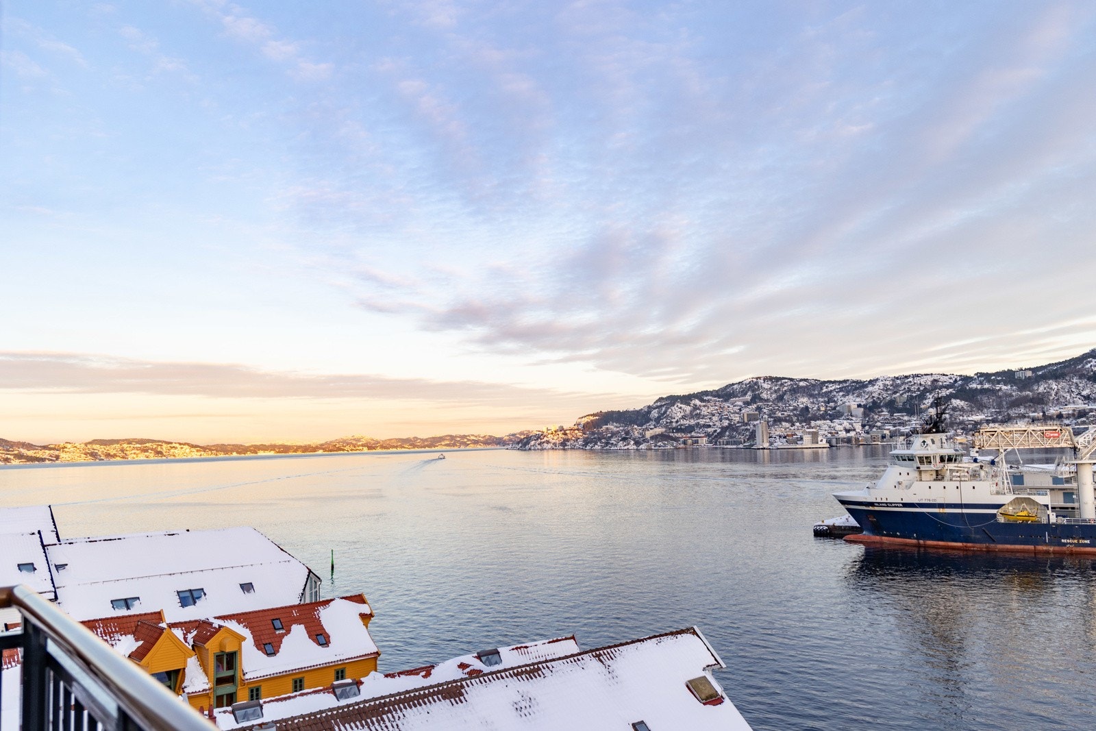 Den andre balkongen ligger nordvestvendt og måler 8,4 m². Denne balkongen har herlig ettermiddags- og kveldssol. Galleribilde