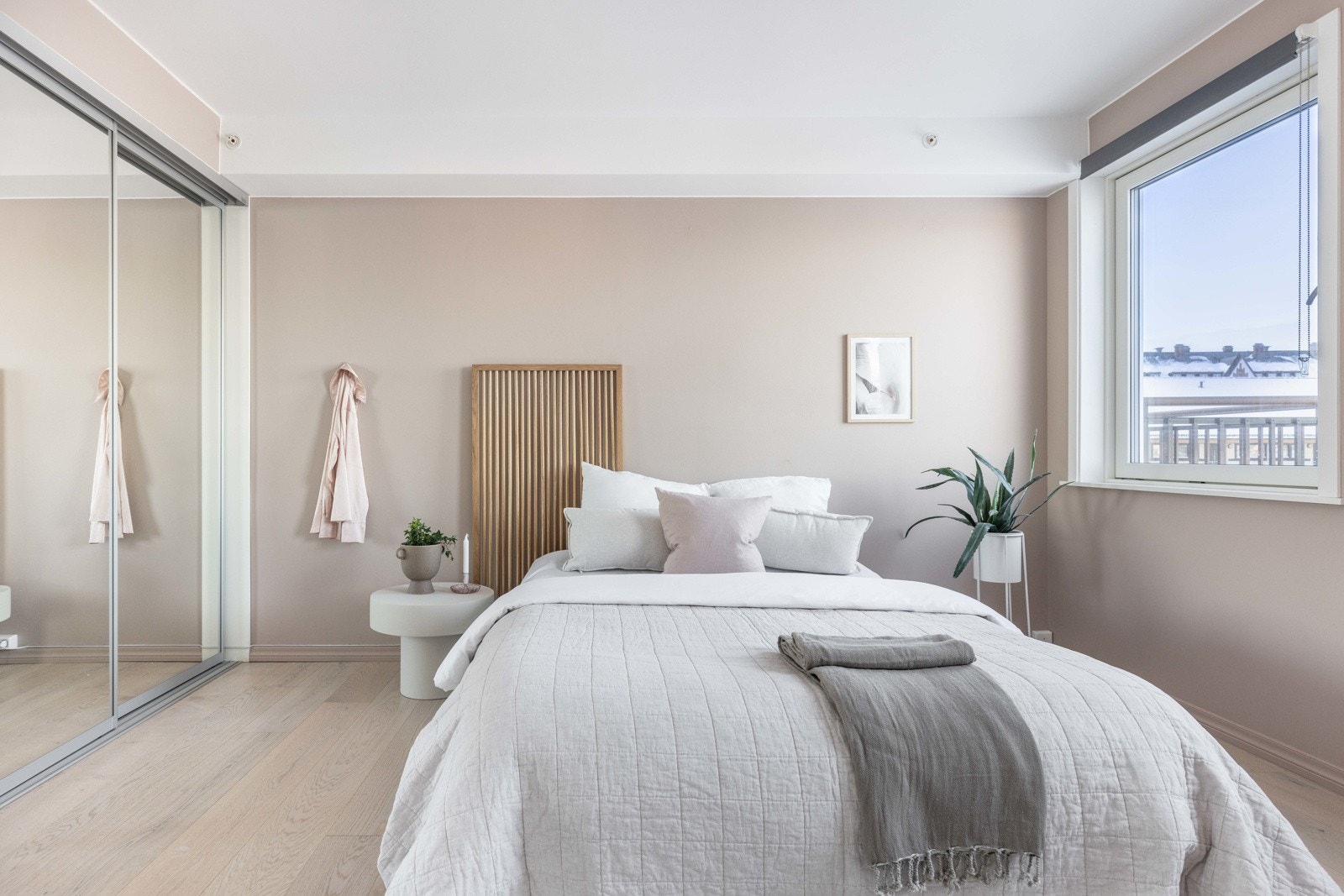 De store vindusflatene sikrer deg rikelig med innslipp av naturlig lys. Galleribilde