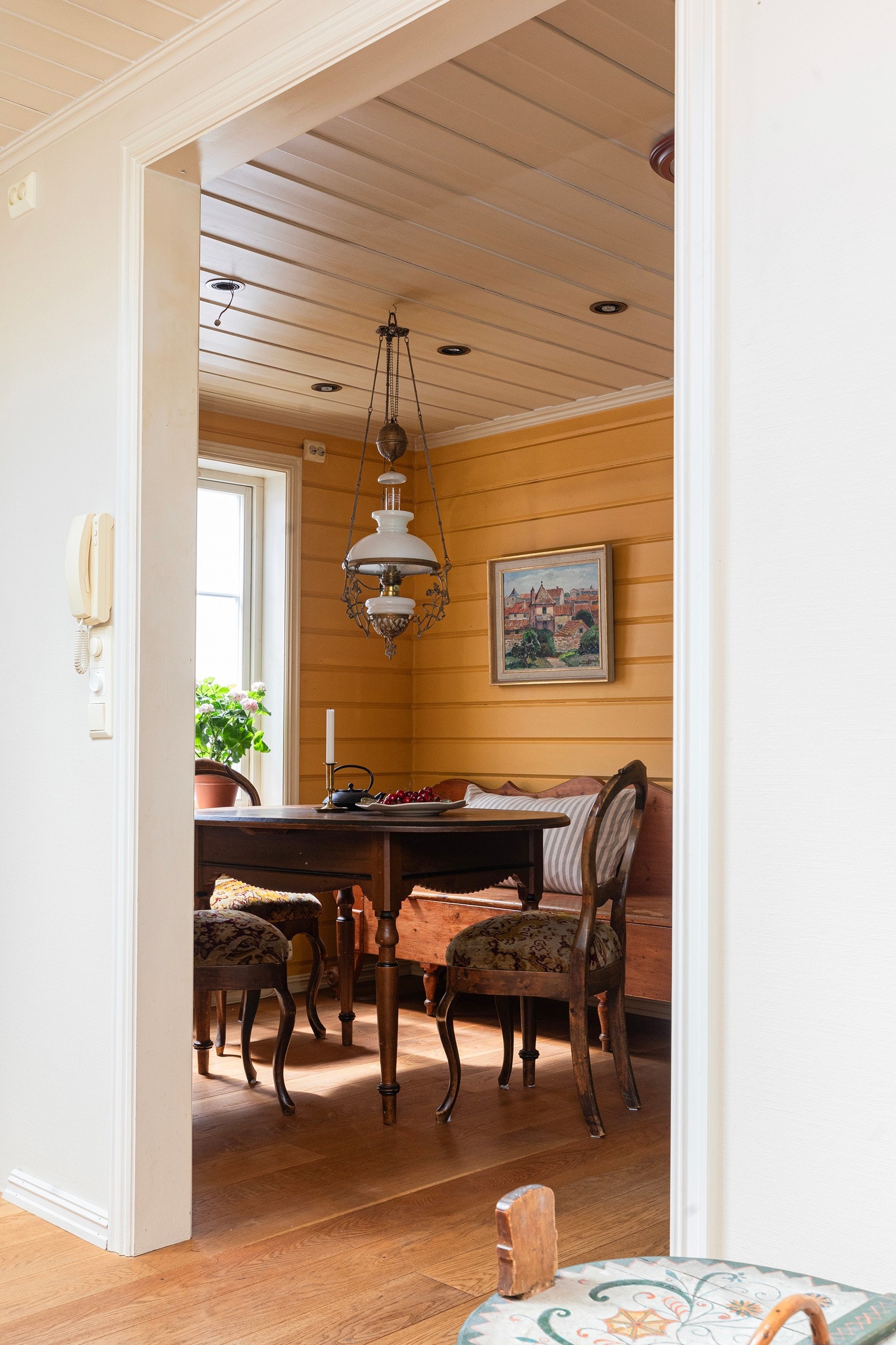 Spiseplass ved kjøkkenet. Galleribilde