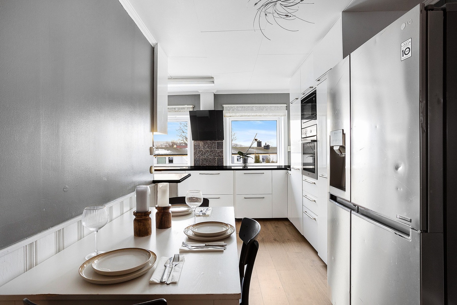 I tilknytning til kjøkkenet er det plass til spisebord. Galleribilde