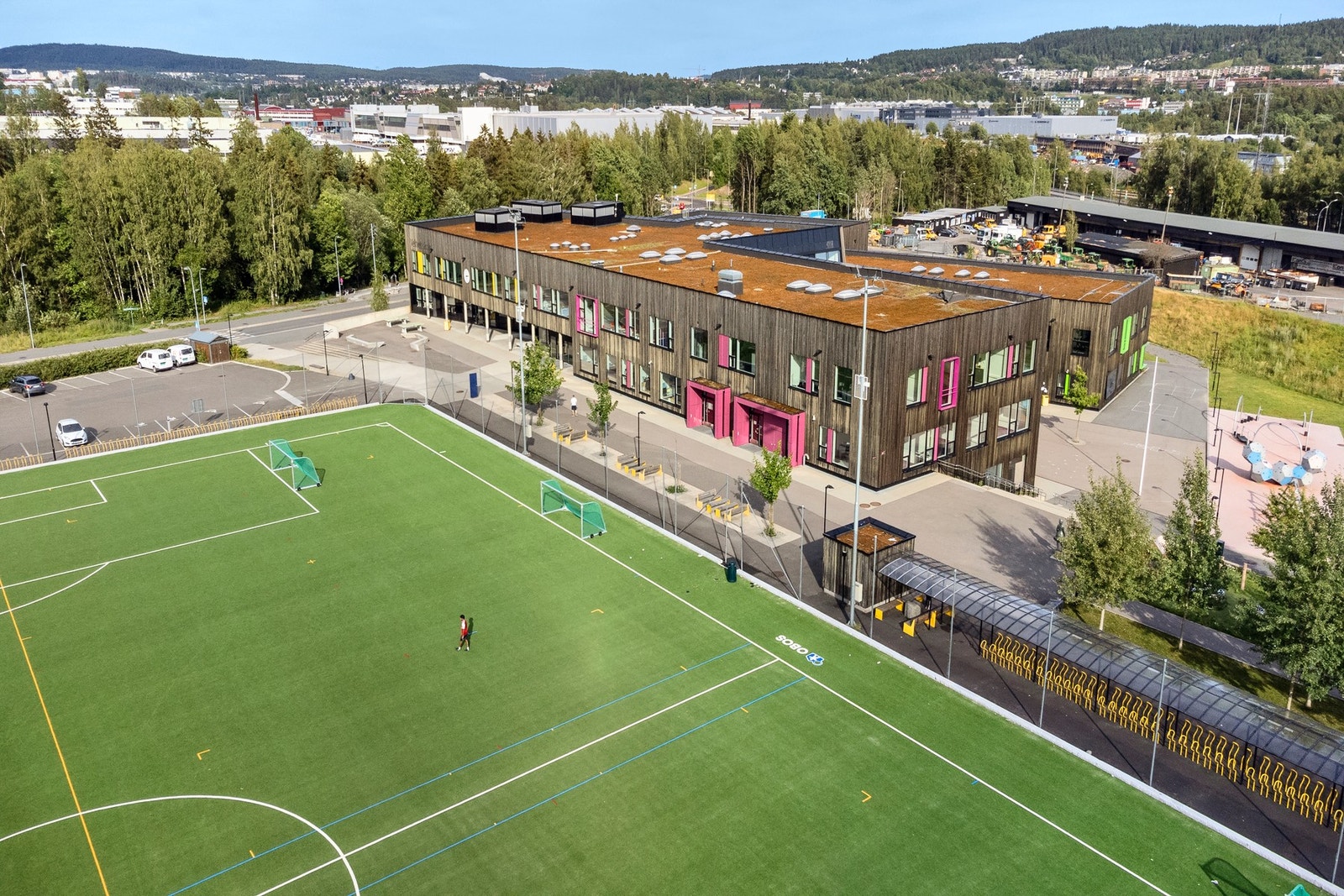 Veitvet skole (1-10 kl.) ligger en kort gåtur unna boligen. Galleribilde