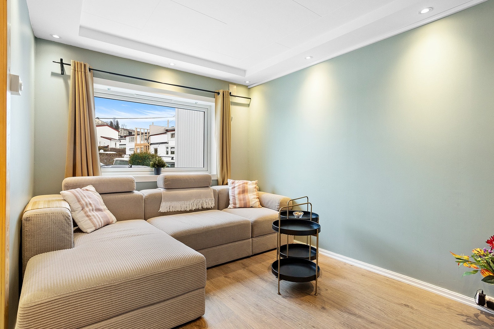 Her er det plass til både sofa og TV-benk. Galleribilde