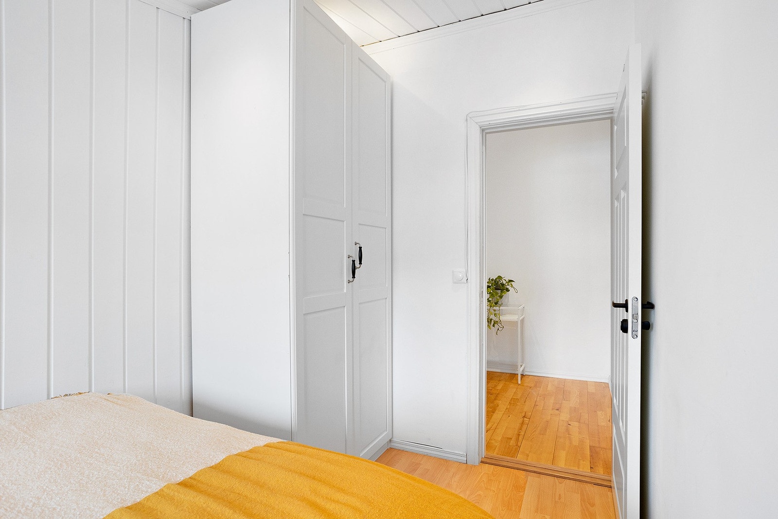 Her får man god plass til garderobeskap og større seng. Galleribilde