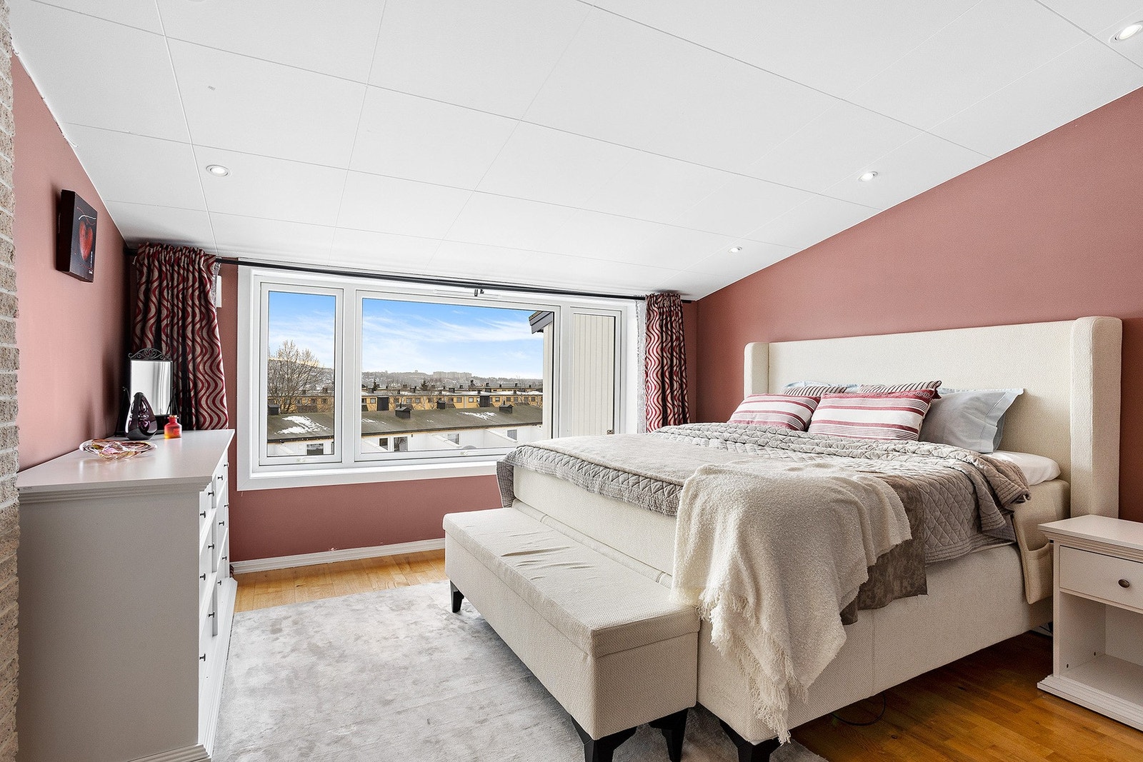 Ønsker du mer oppholdsplass, kan rommet enkelt tilbakeføres til en stue. Galleribilde