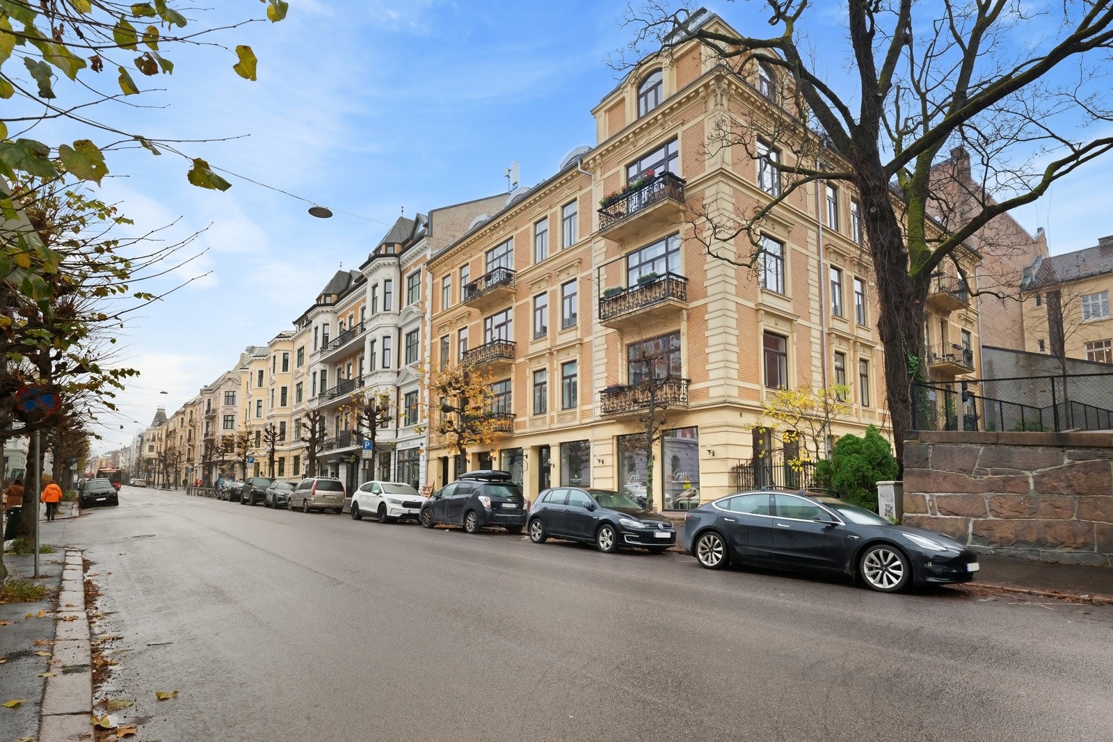 Leiligheten har god lagringsplass i innvendig bod. I tillegg disponerer leiligheten to boder i kjelleren på ca. 6 kvm og 5 kvm Galleribilde