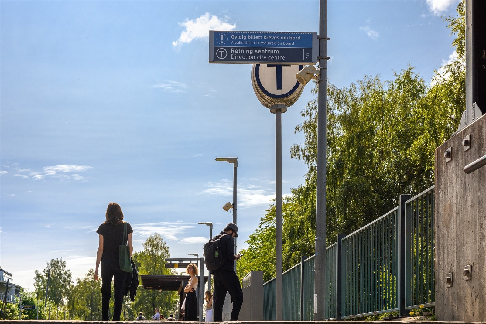 T-banen tar deg til Majorstuen på 12 minutter. Stasjonen er under 5 minutter gange fra boligen Galleribilde